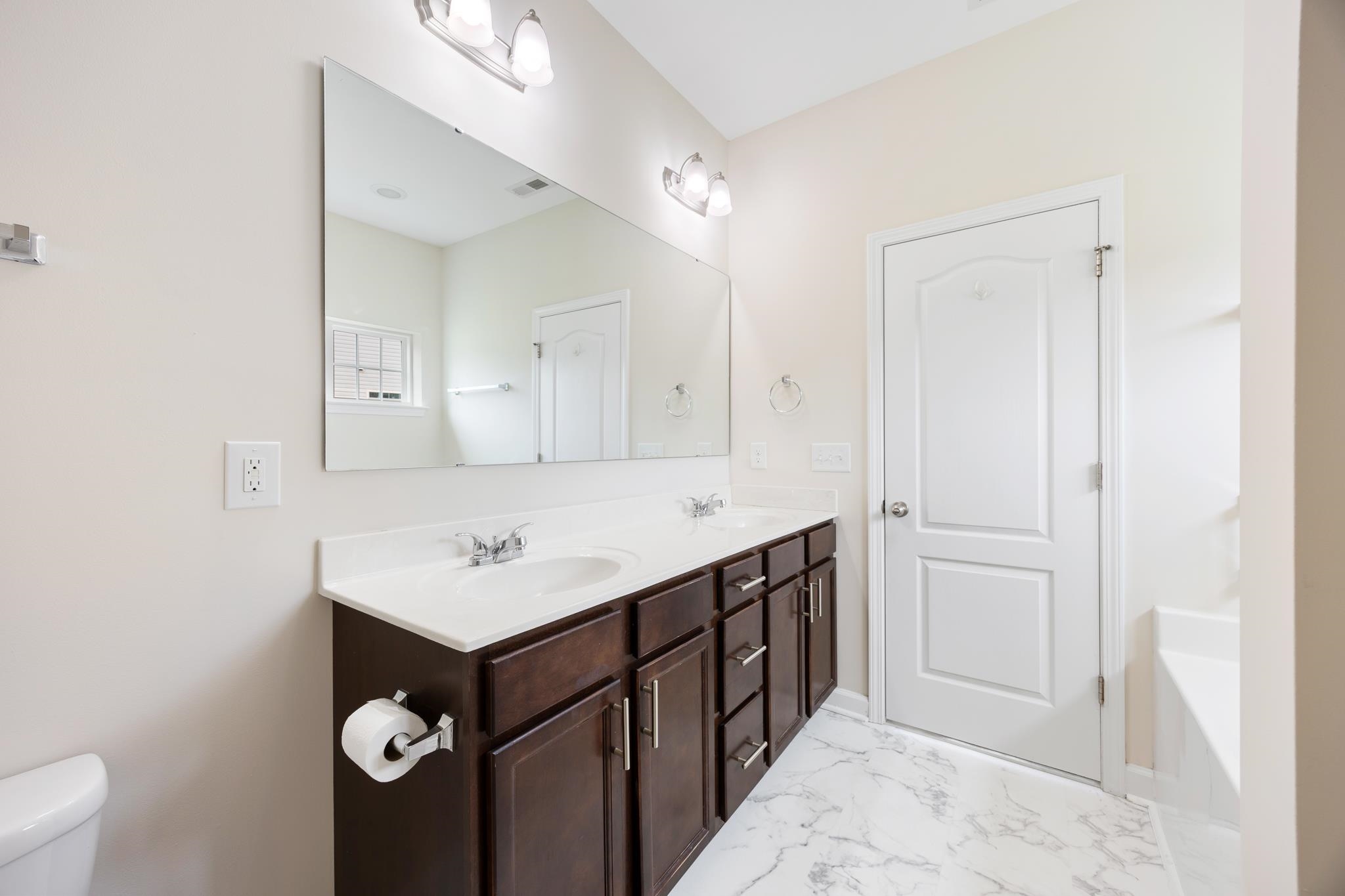 719 Londonberry Ct. Property Photo 31