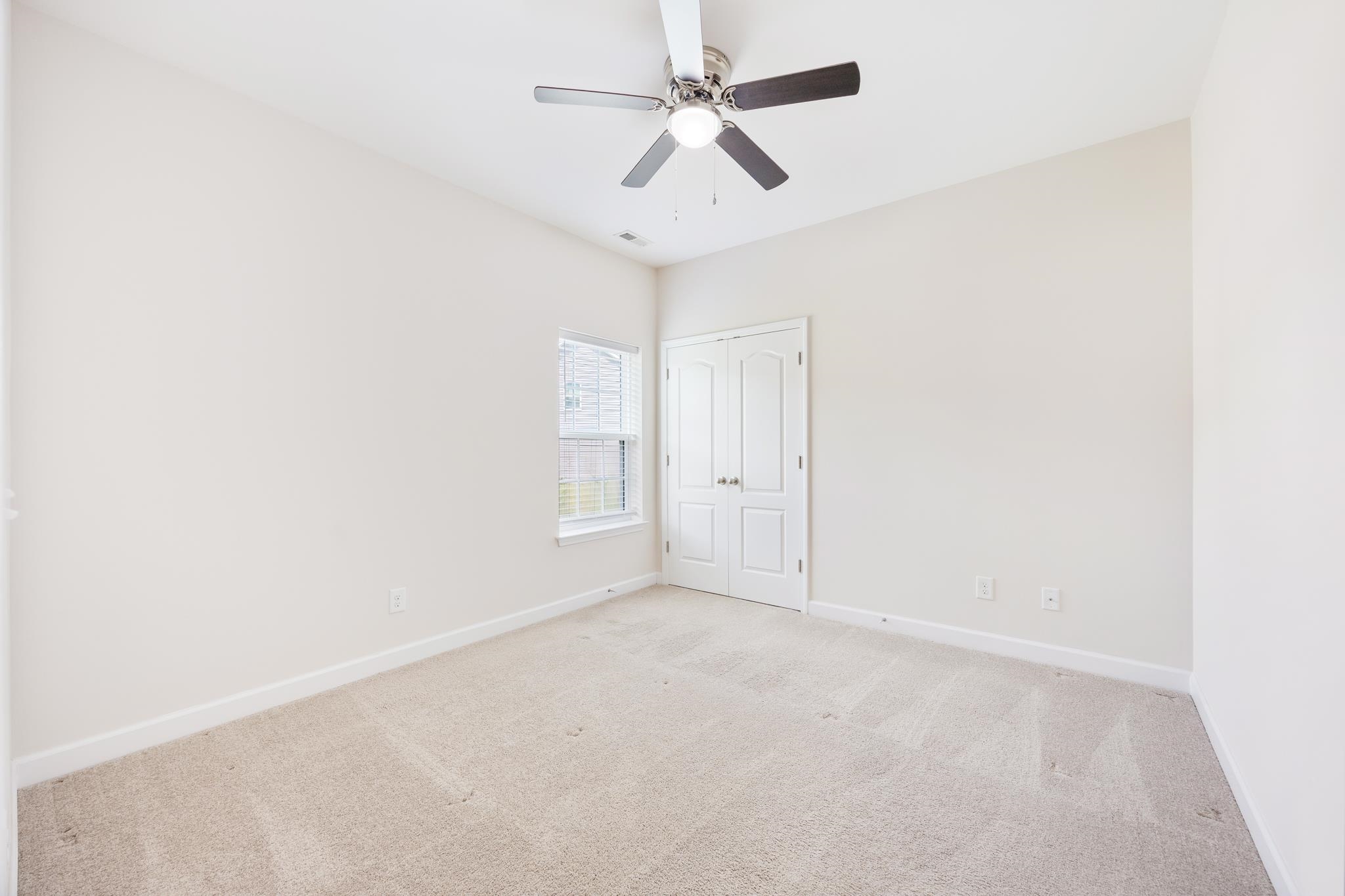 719 Londonberry Ct. Property Photo 35