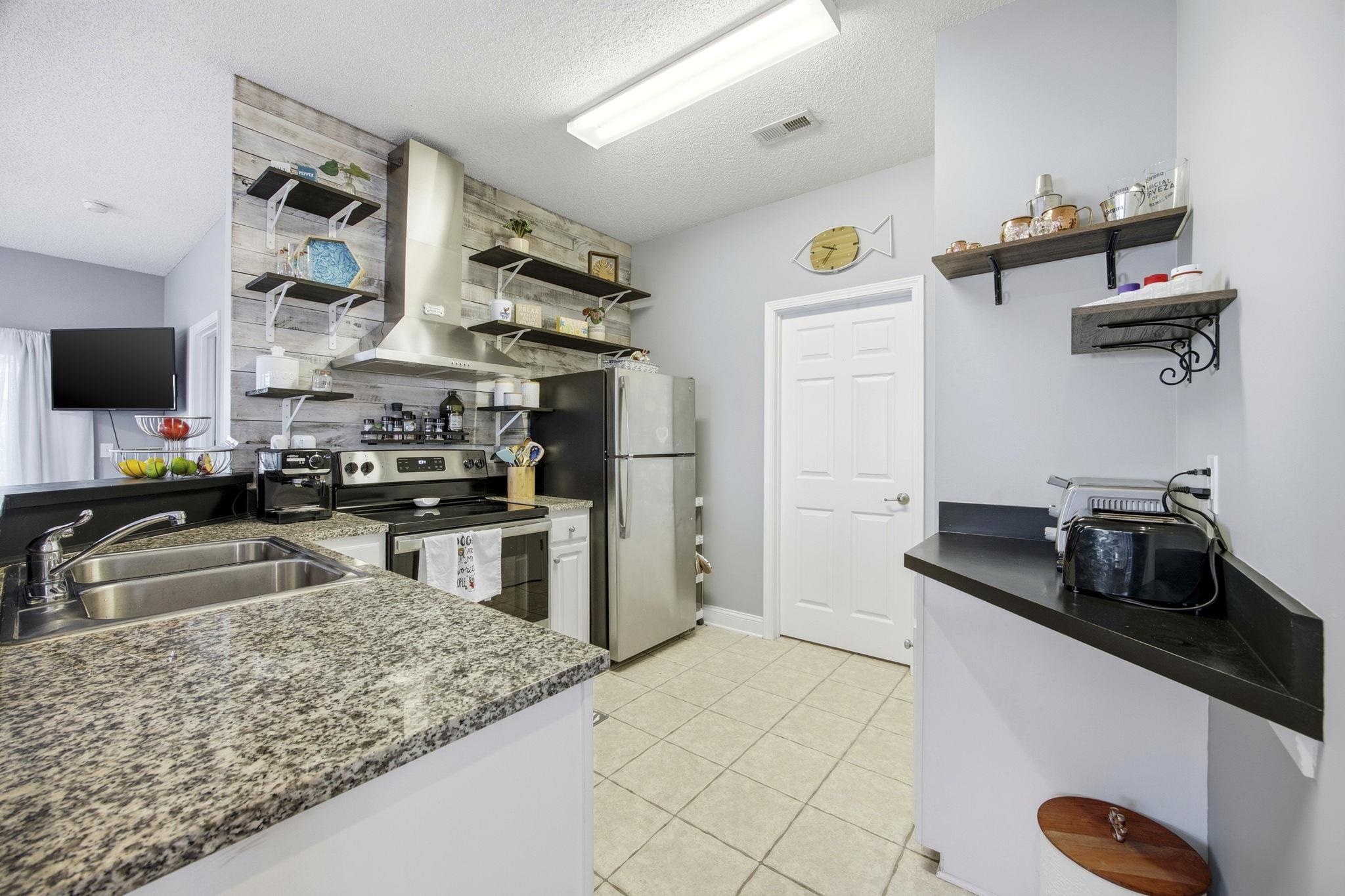 5026 Belleglen Ct. Property Photo 8