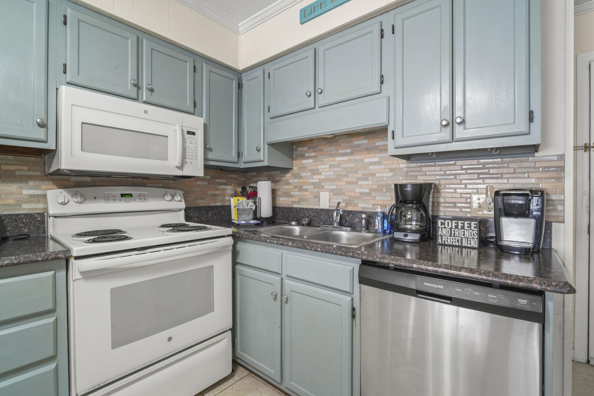 9620 Shore Dr. Property Photo 11
