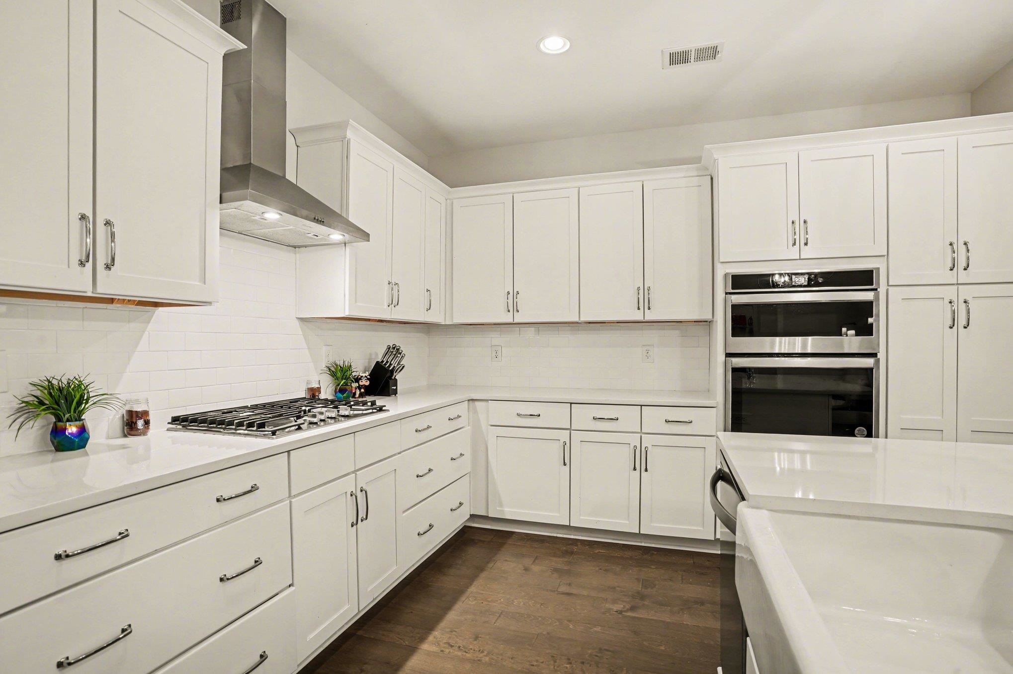 100 Tudor Court Property Photo 13