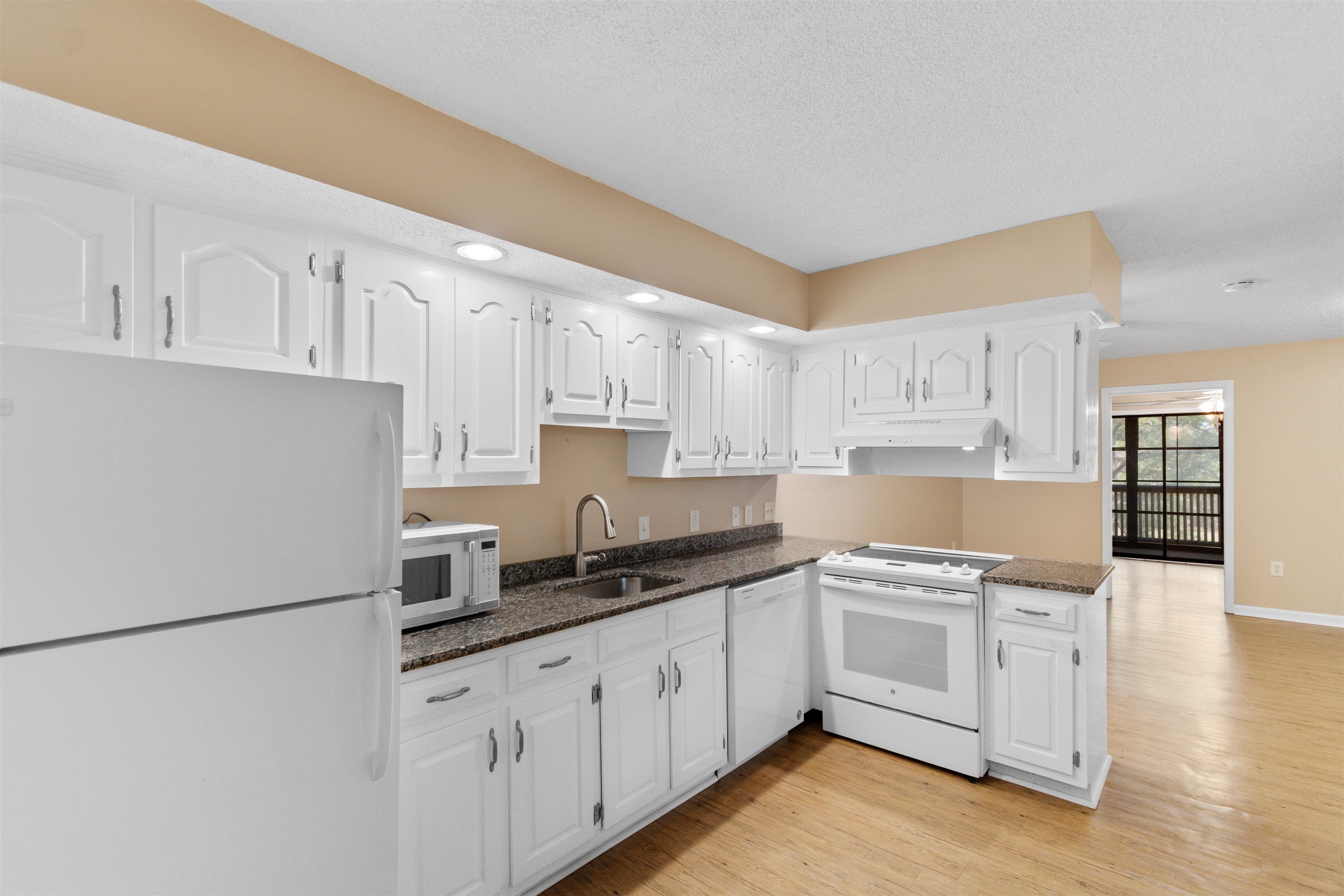 4226 Pinehurst Circle Property Photo 6