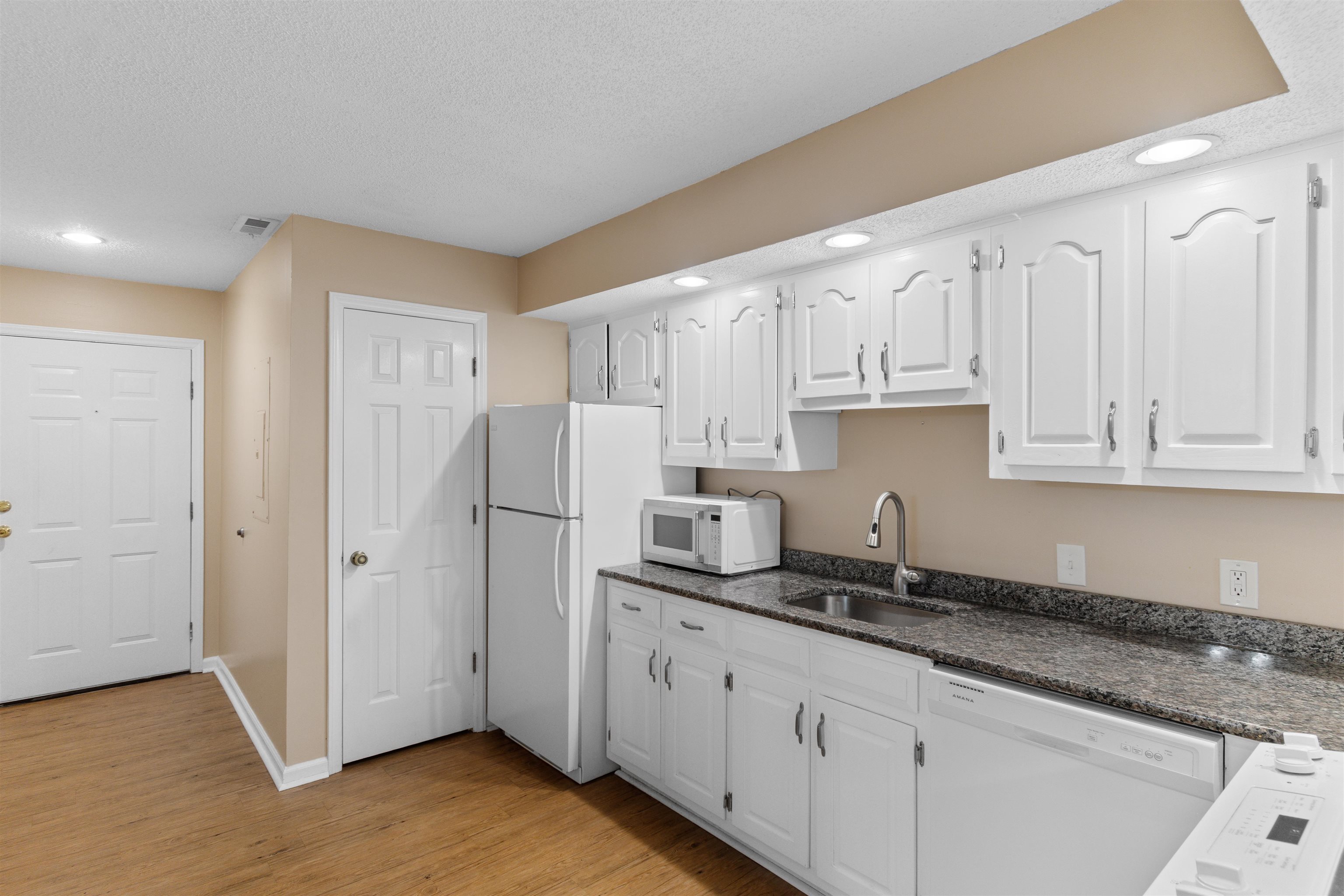 4226 Pinehurst Circle Property Photo 8