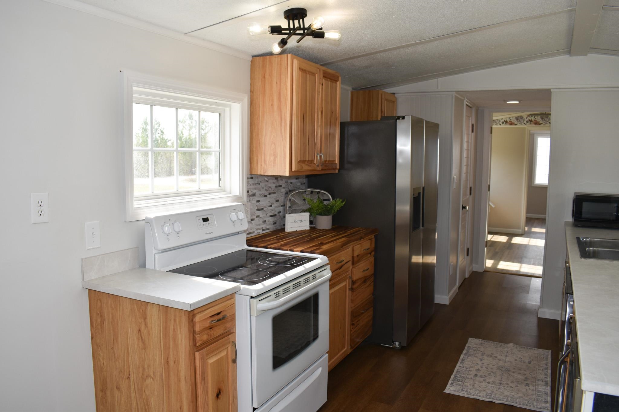 9968 Hardwick Rd. Property Photo 5