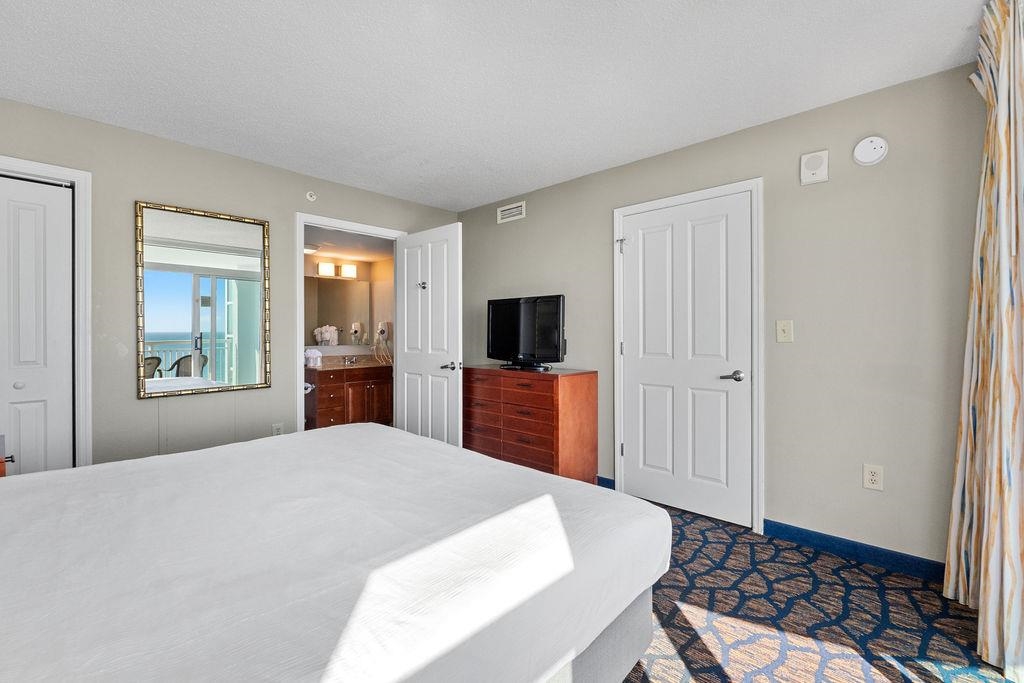 5200 N Ocean Blvd. Property Photo 11