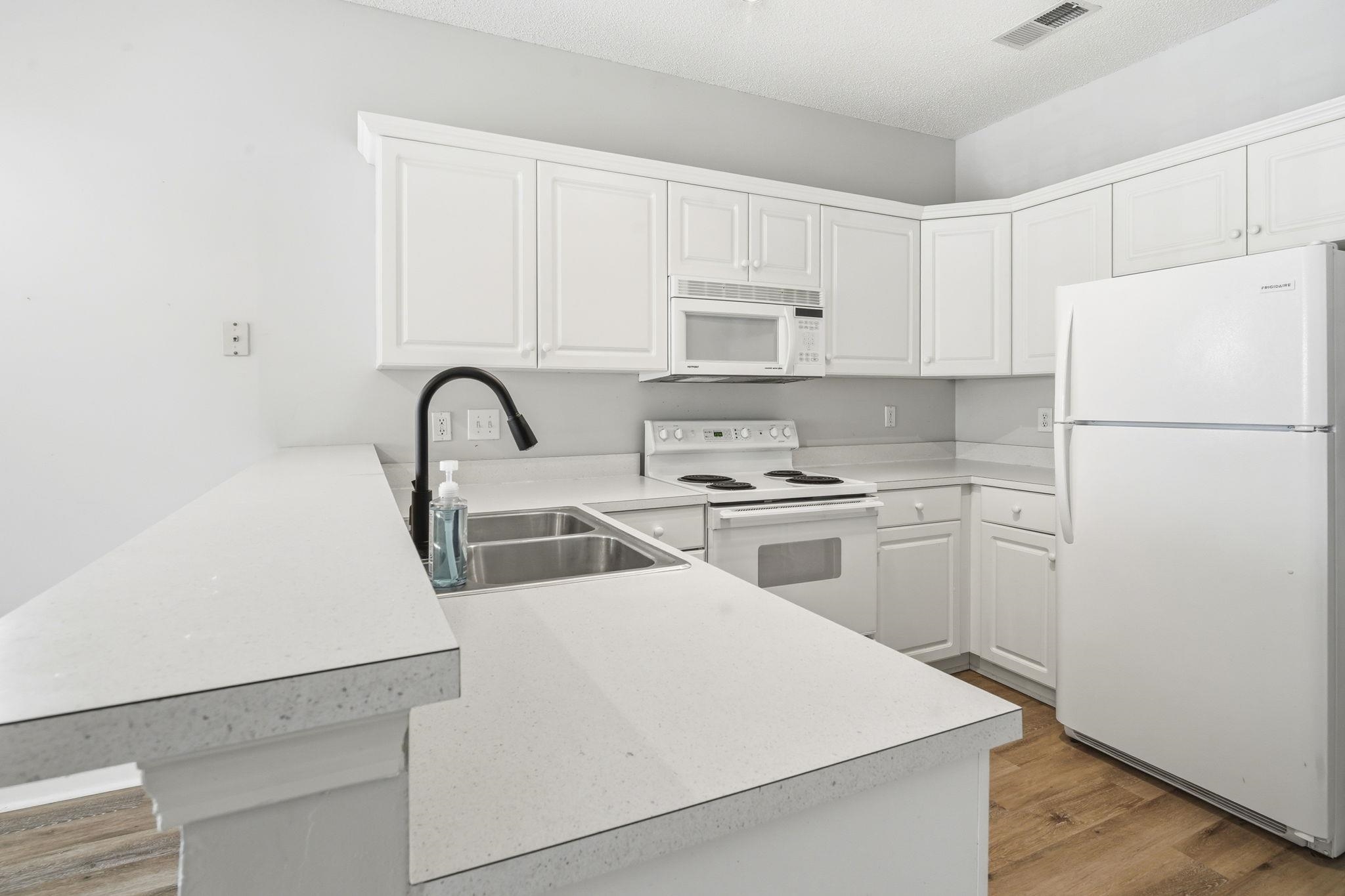 2020 Cross Gate Blvd Property Photo 4