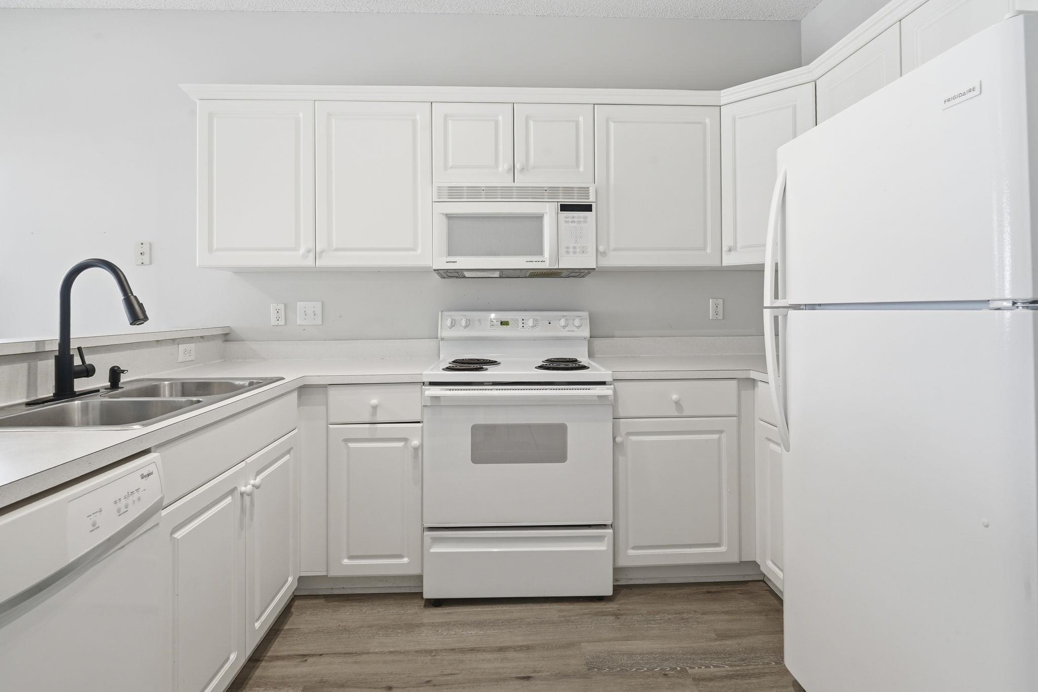 2020 Cross Gate Blvd Property Photo 5