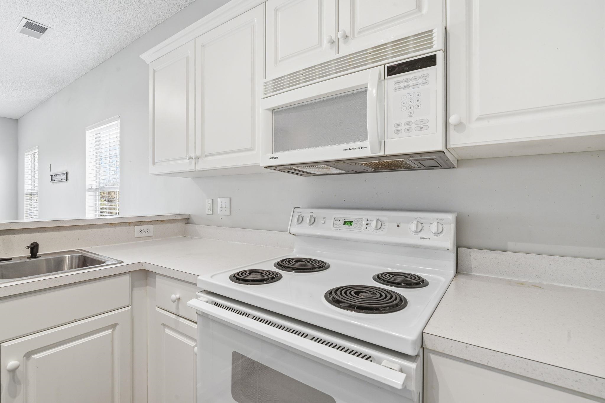 2020 Cross Gate Blvd Property Photo 7