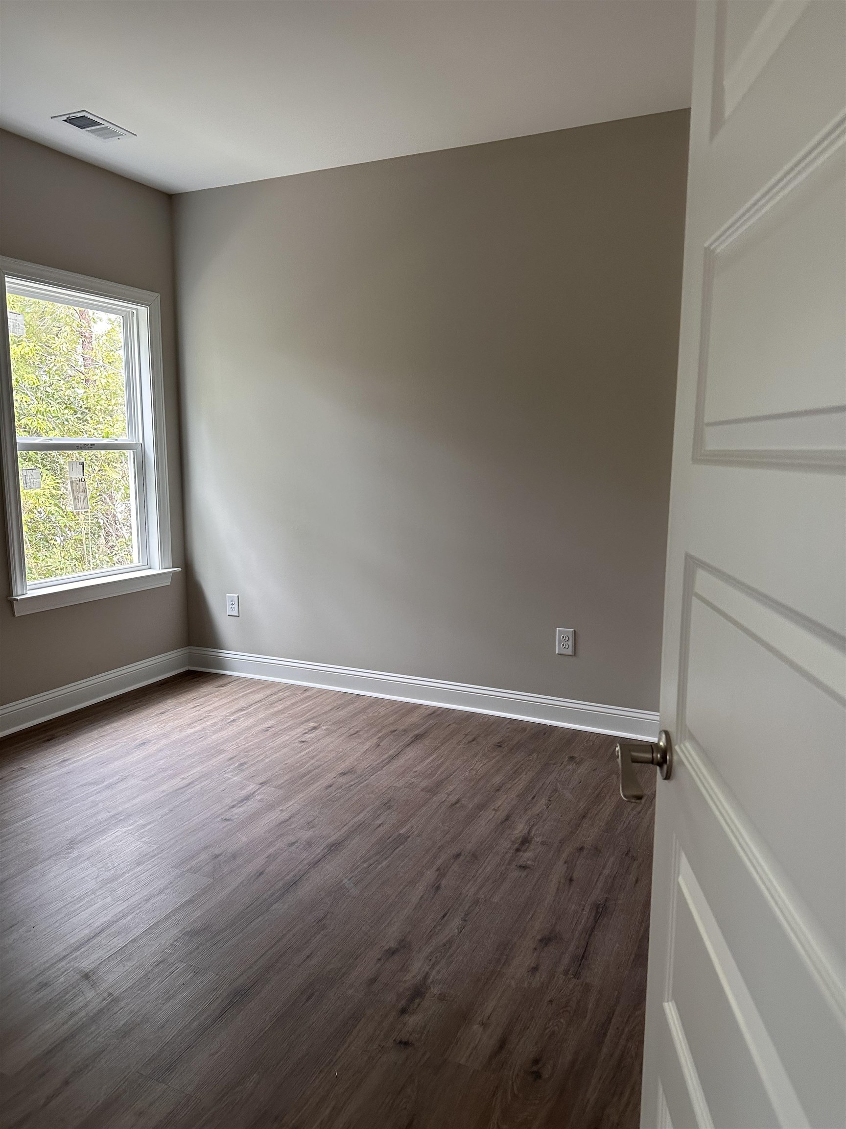 905 Ash St. Property Photo 5