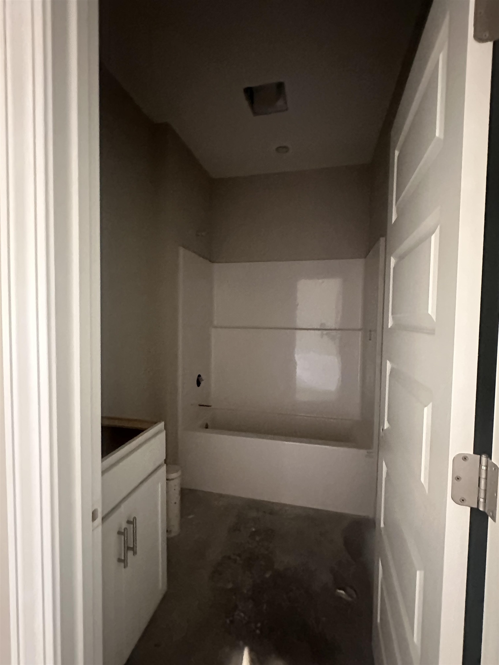 905 Ash St. Property Photo 6