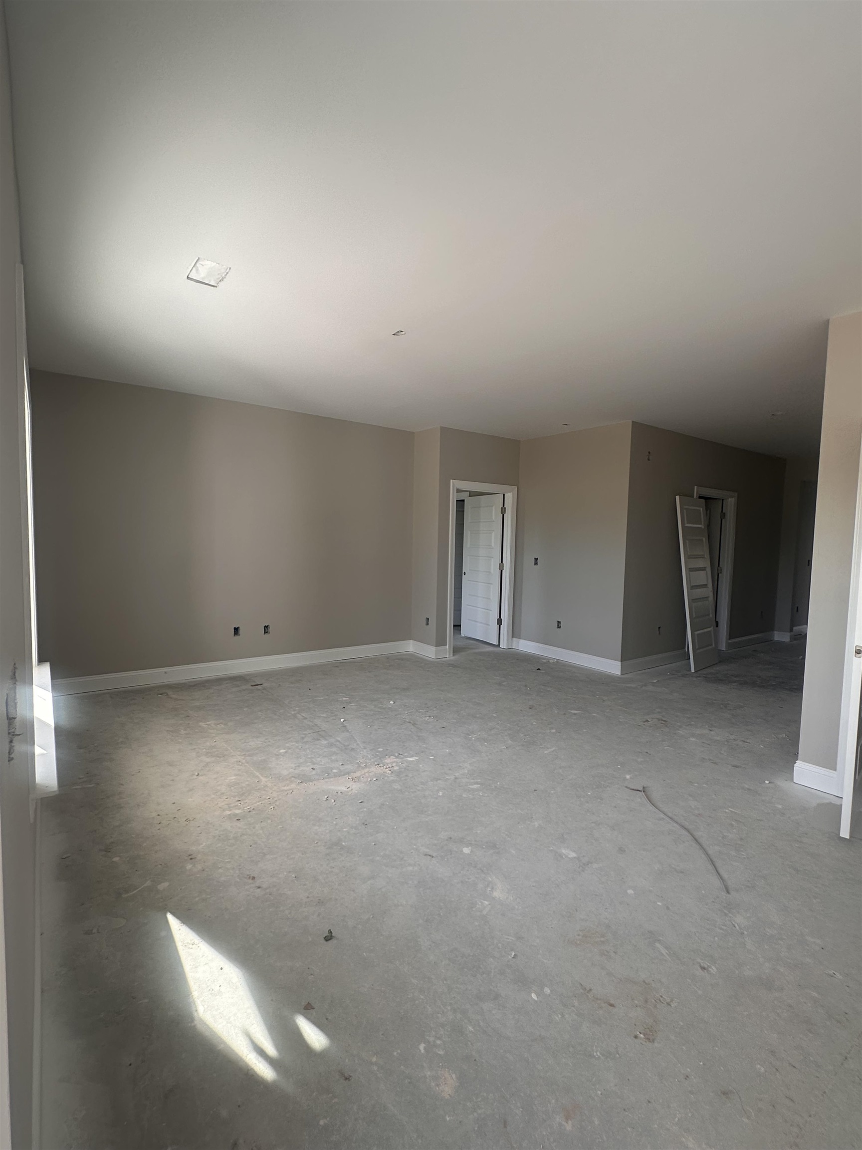 905 Ash St. Property Photo 9