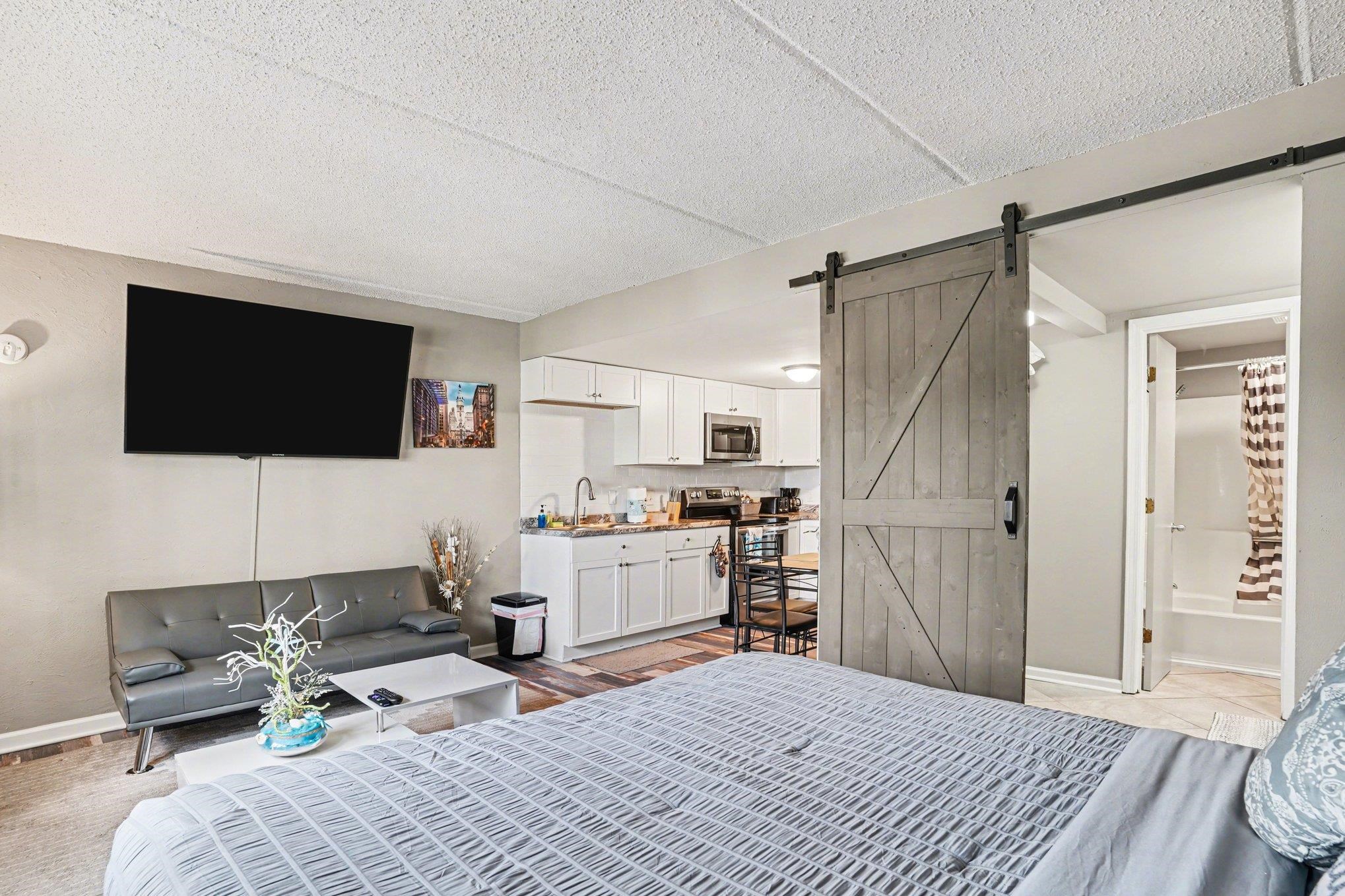 6850 Blue Heron Blvd. Property Photo 10