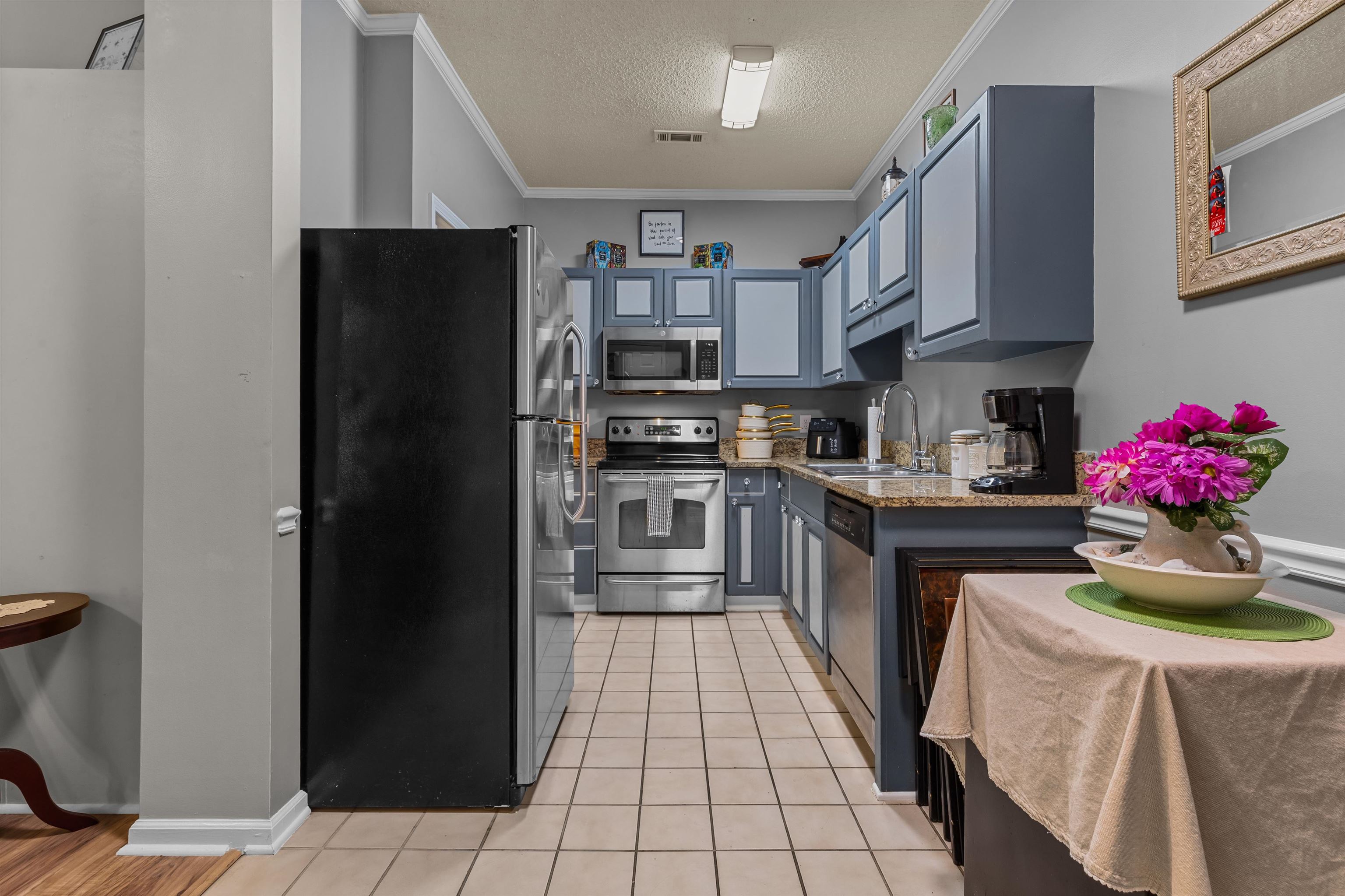 9734 Leyland Dr. Property Photo 6