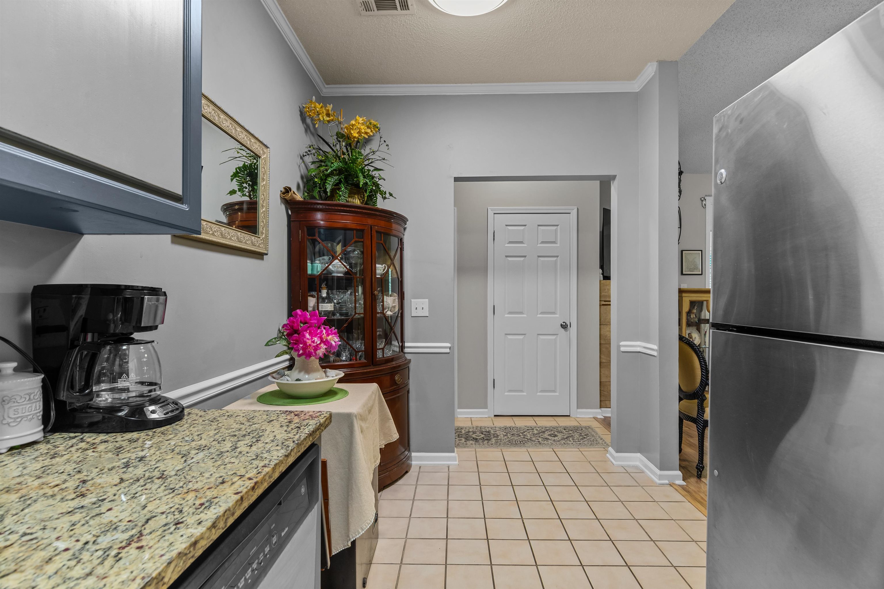 9734 Leyland Dr. Property Photo 9