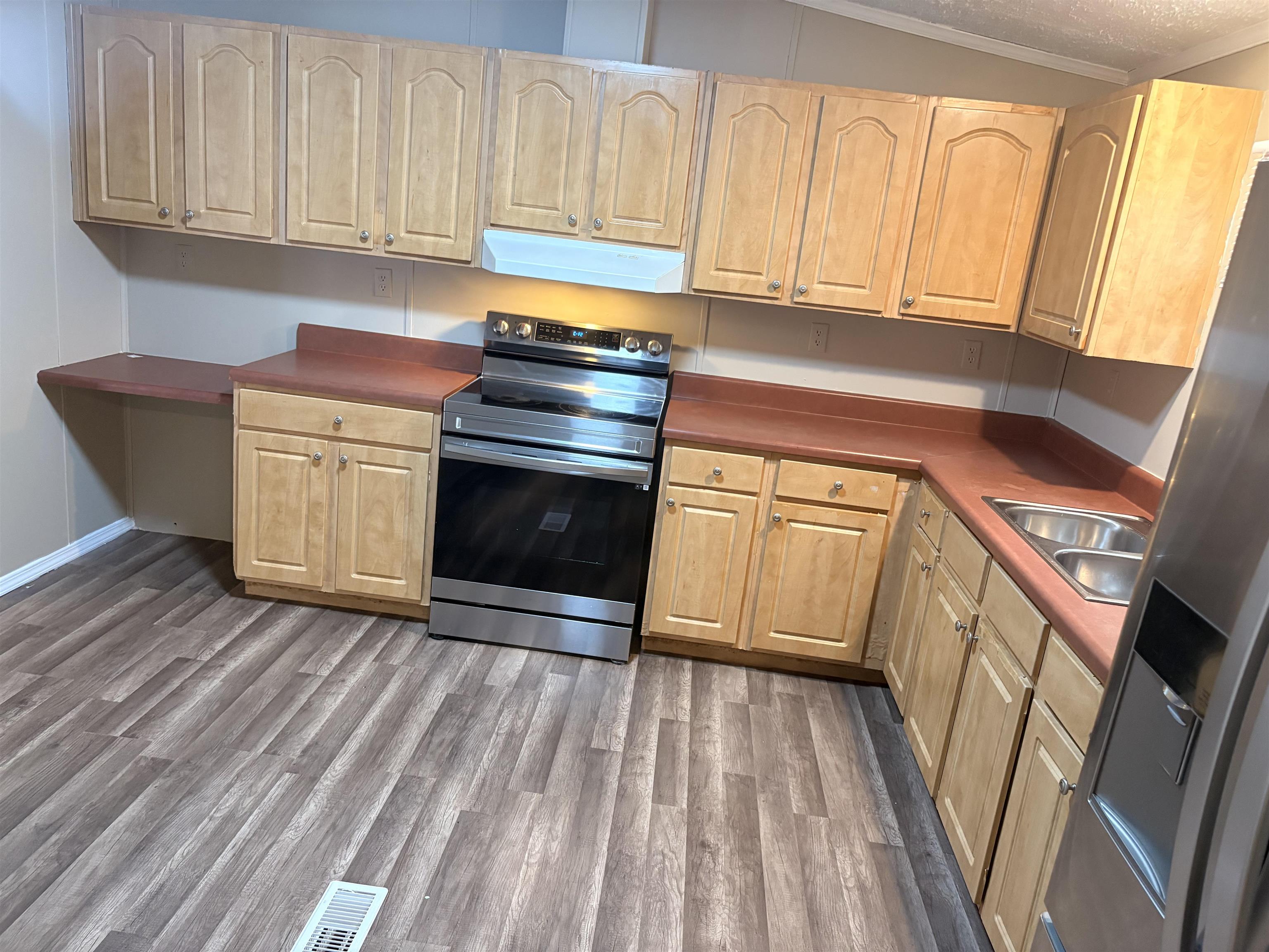 2700 Capricorn Dr. Property Photo 13