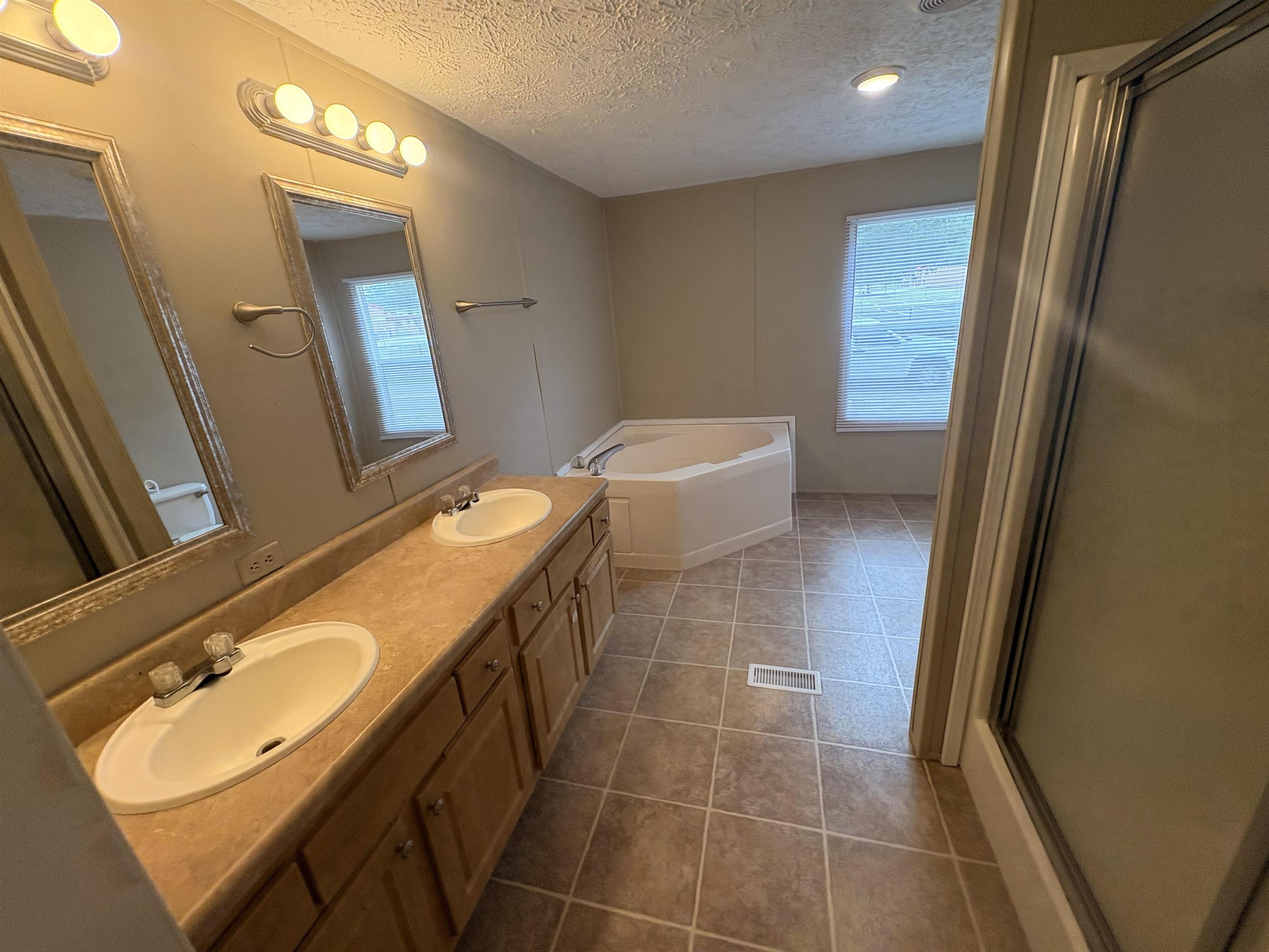 2700 Capricorn Dr. Property Photo 40