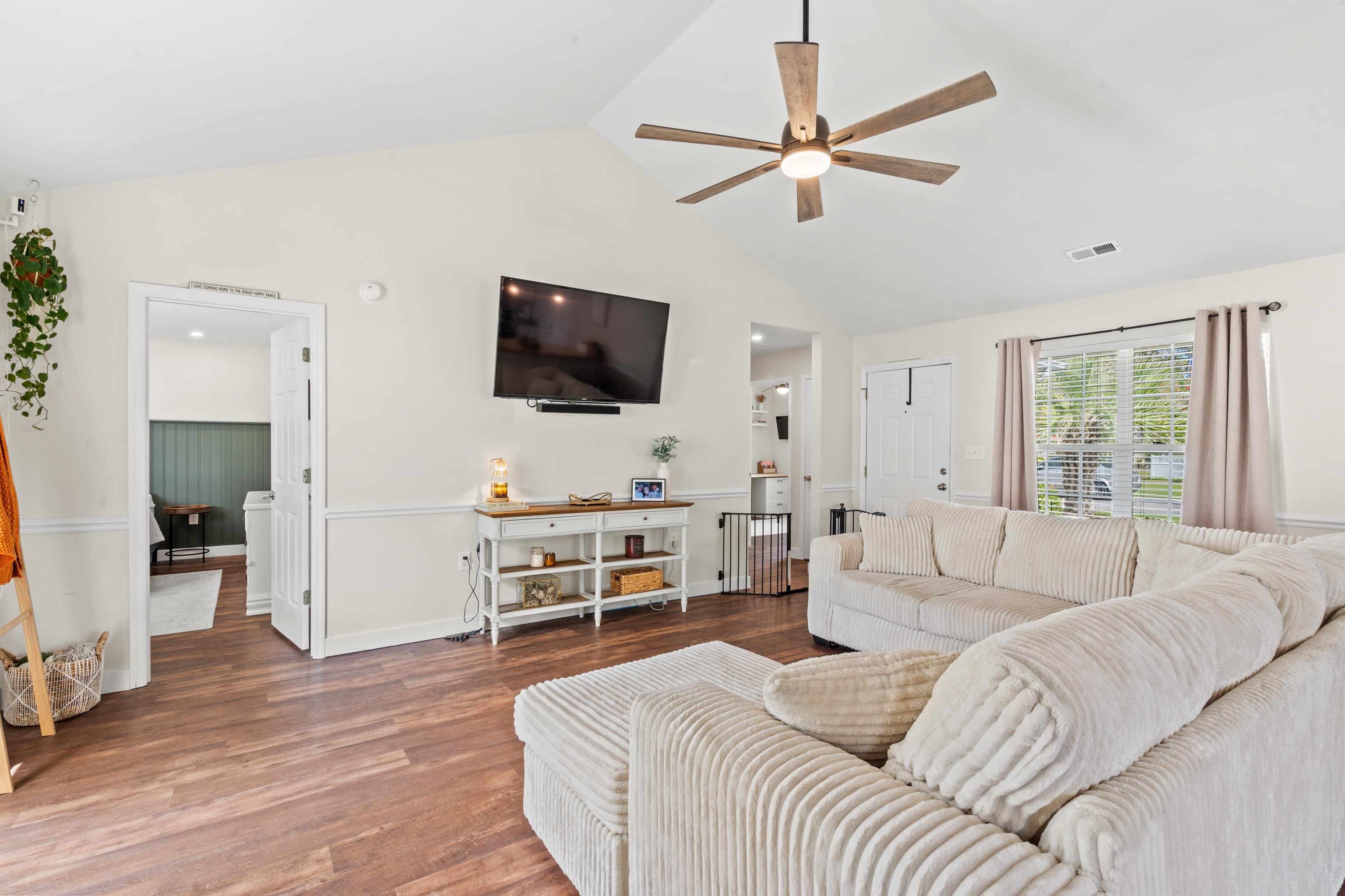 2701 Ivy Glen Dr. Property Photo 3