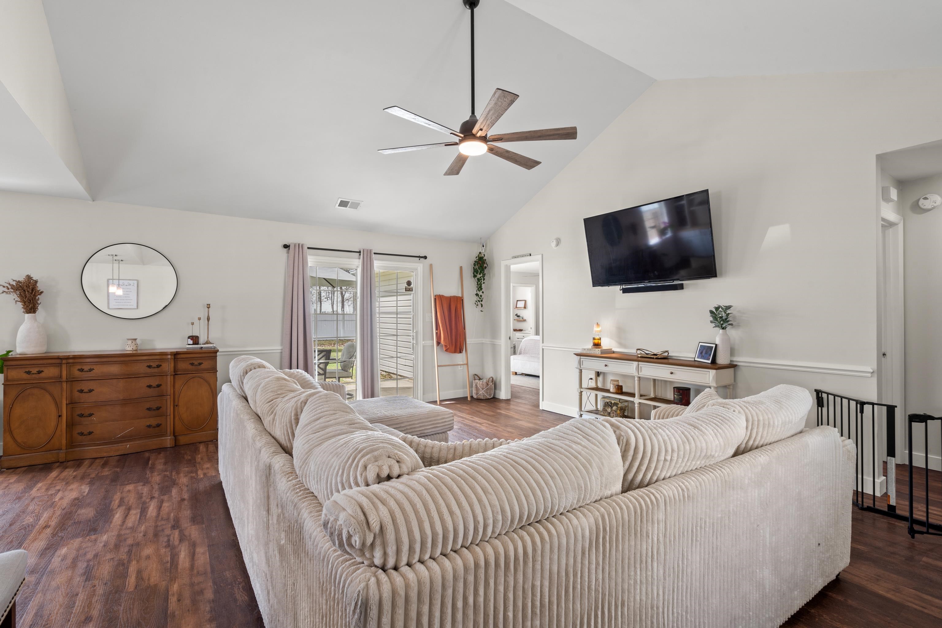 2701 Ivy Glen Dr. Property Photo 6