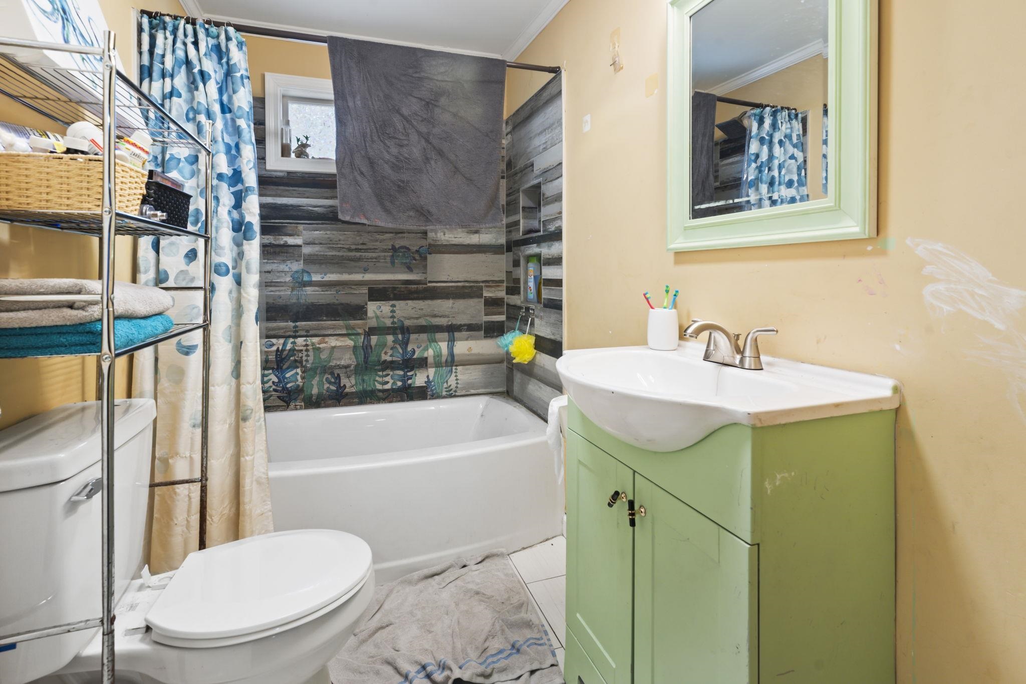 3055 Chestnut St. Property Photo 3