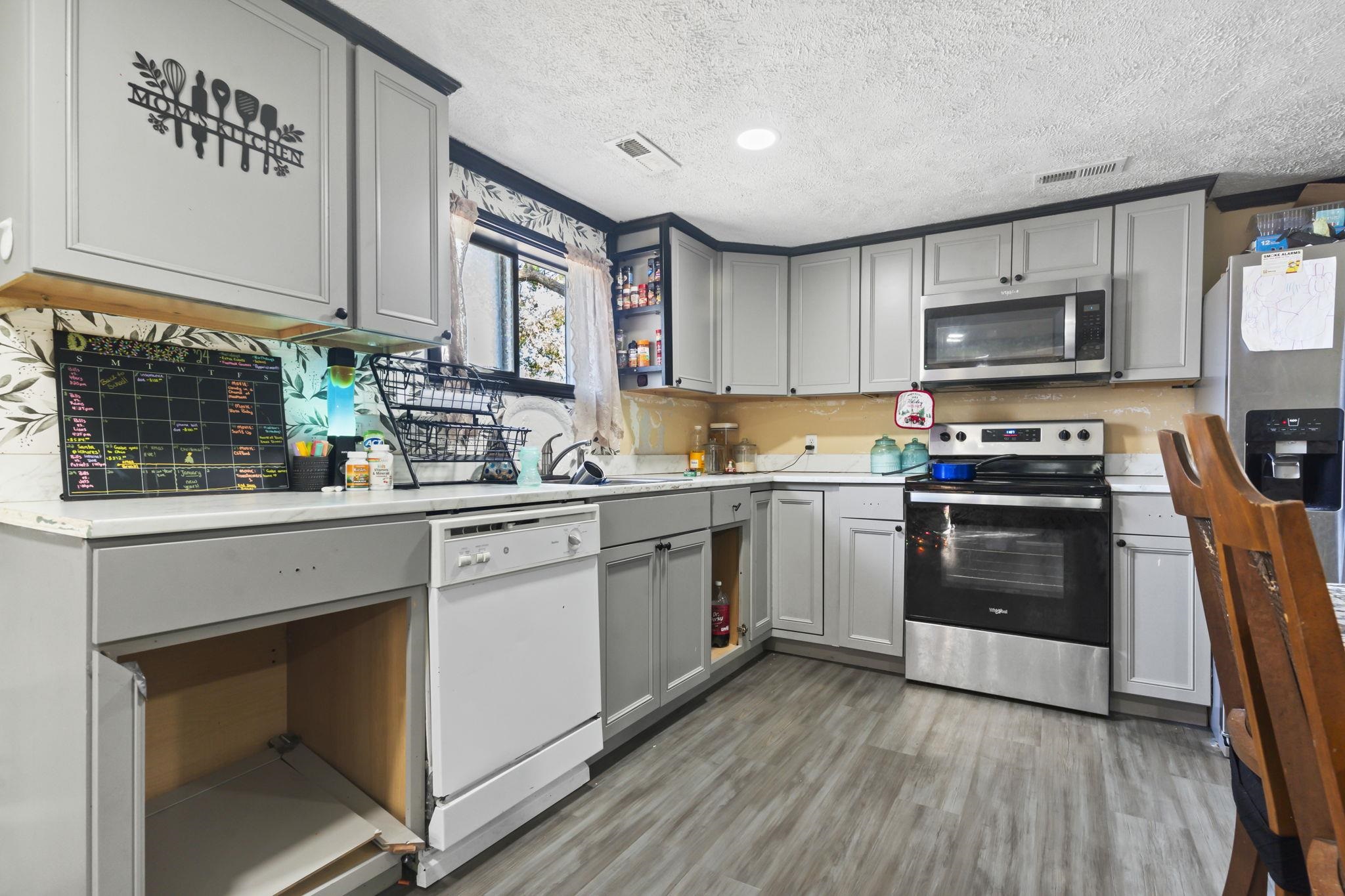 3055 Chestnut St. Property Photo 8