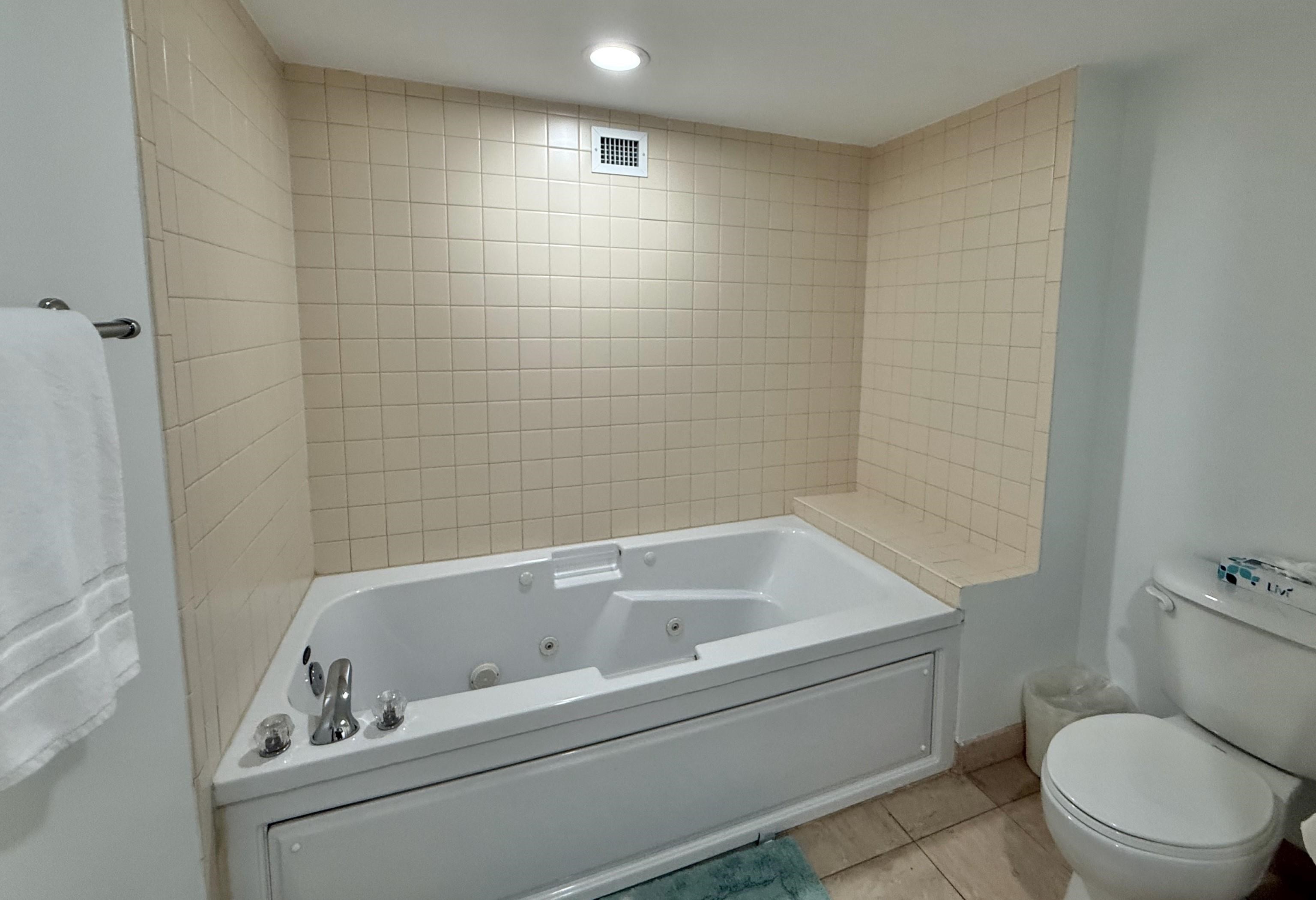 8560 Queensway Blvd. Property Photo 31