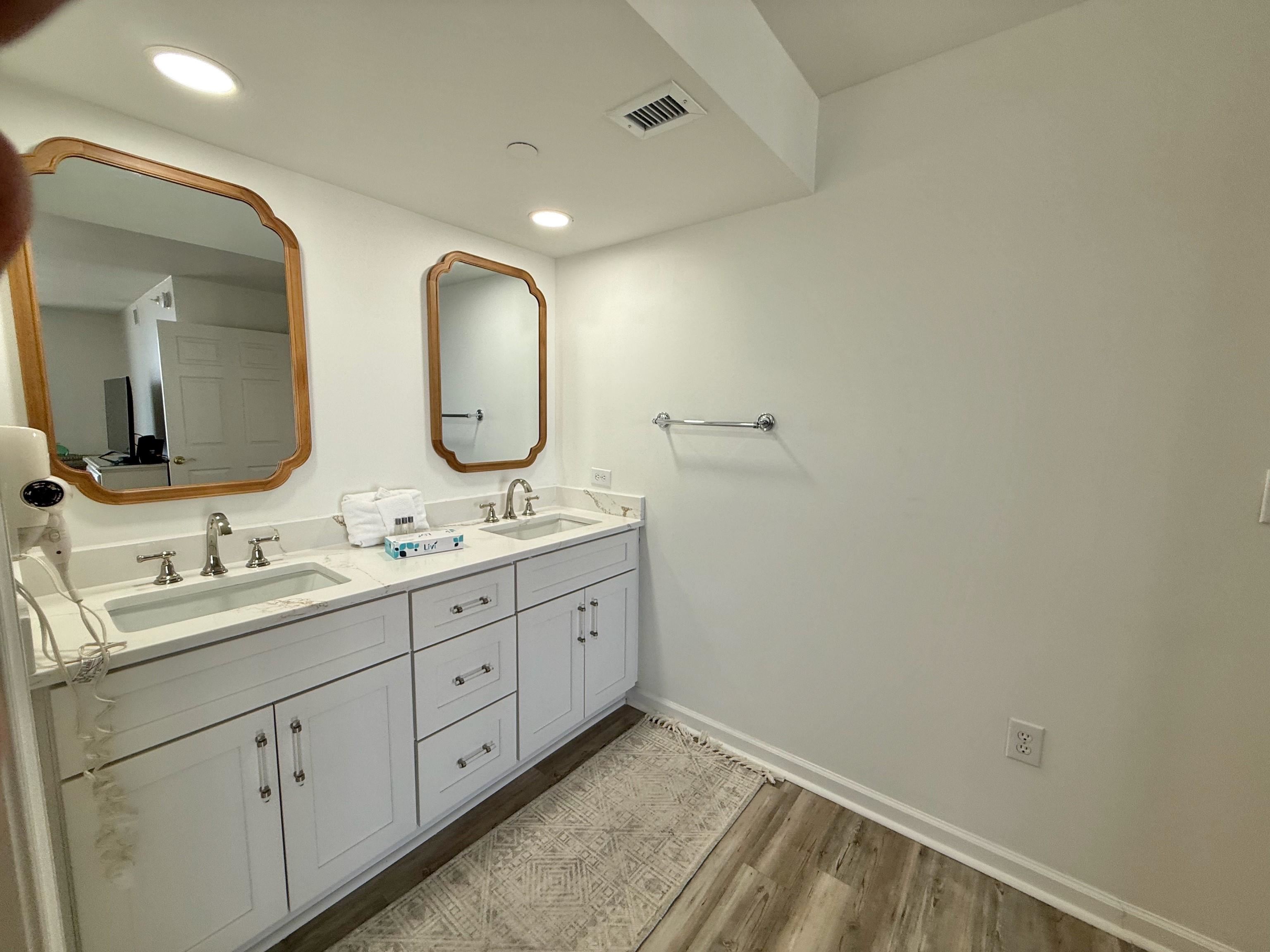 8560 Queensway Blvd. Property Photo 32