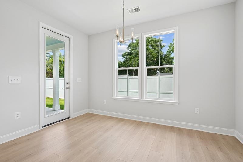 2444 Hillbourne Loop Property Photo 8