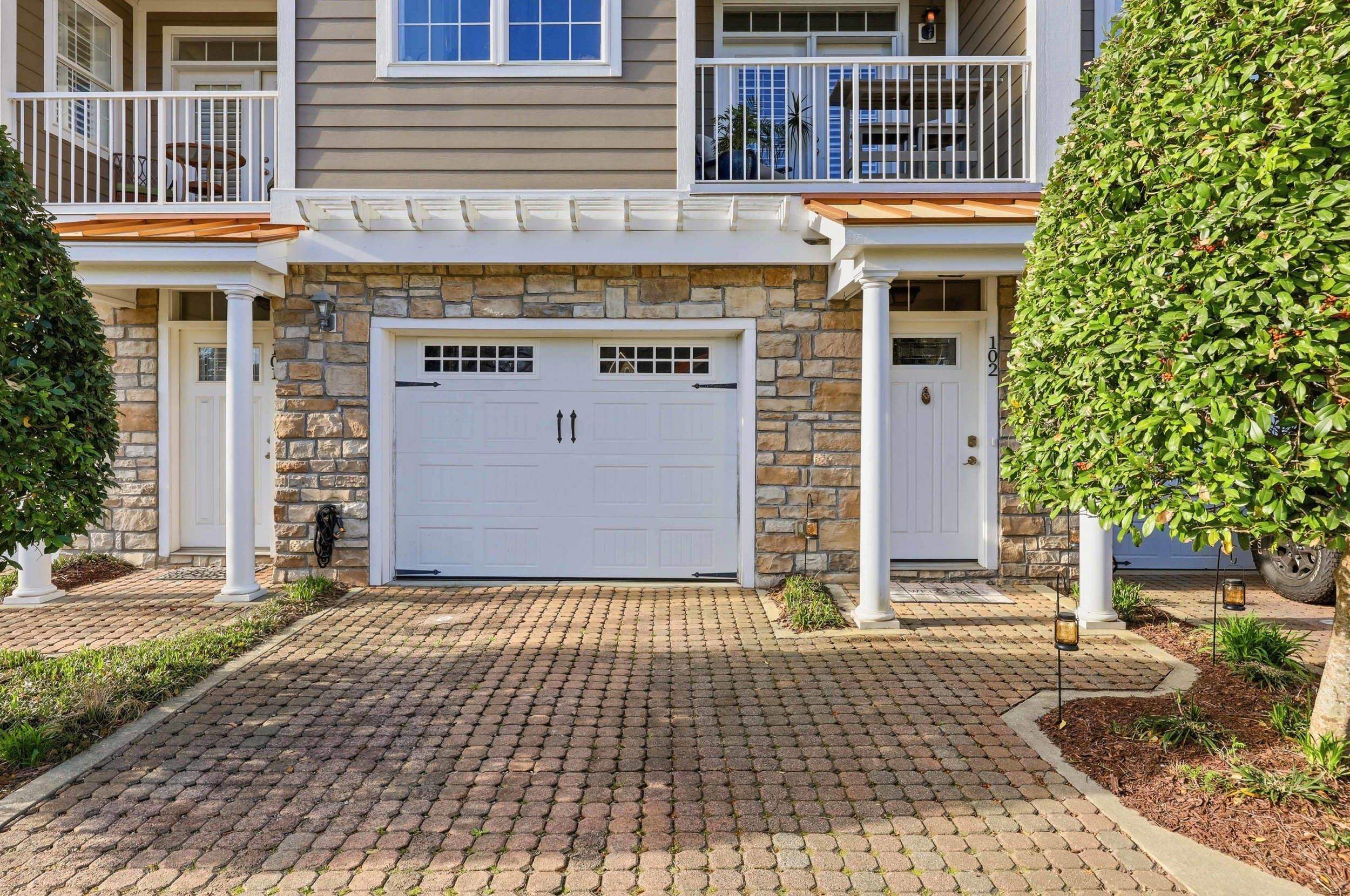 122 Oyster Bay Dr. Property Photo 2