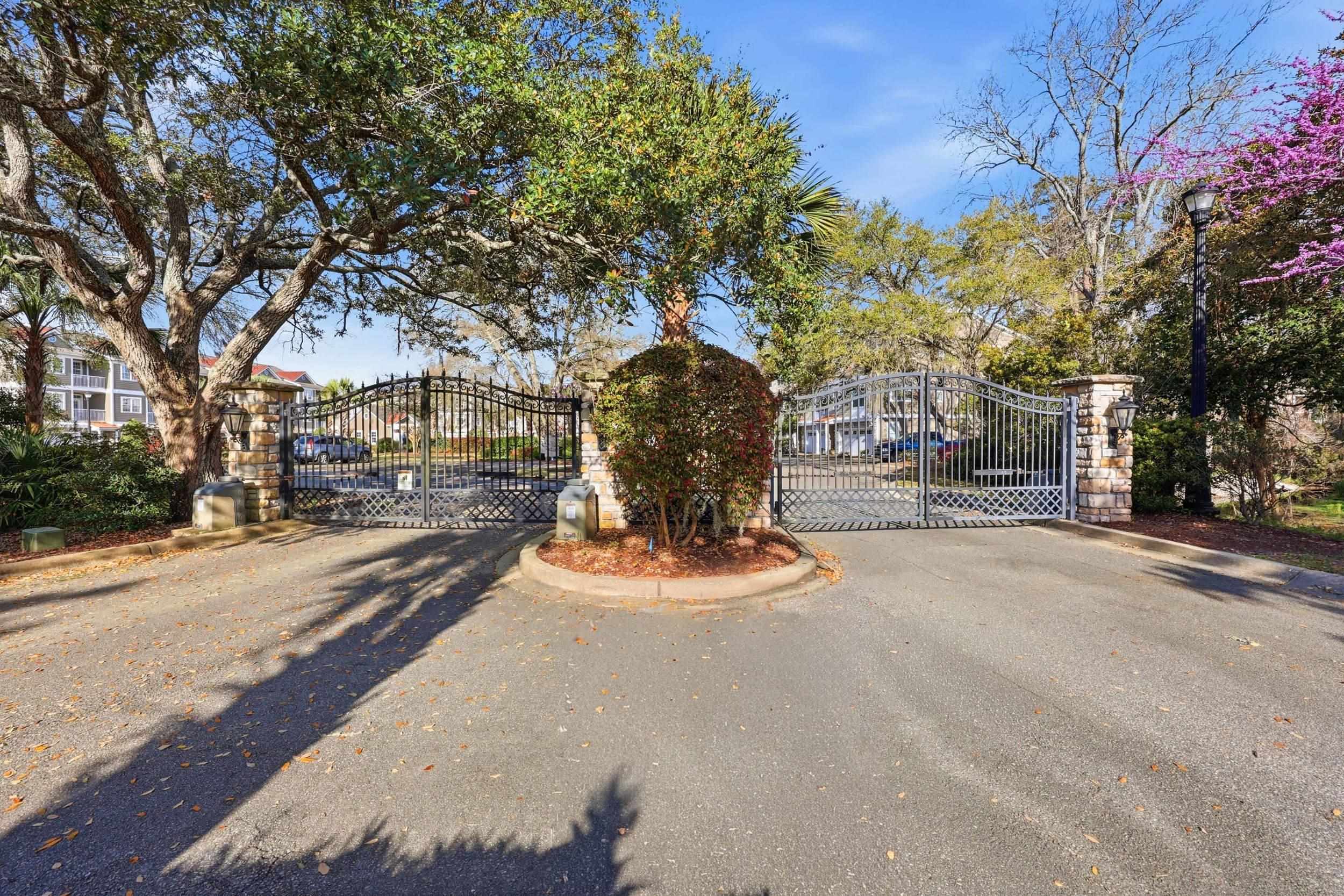 122 Oyster Bay Dr. Property Photo 4
