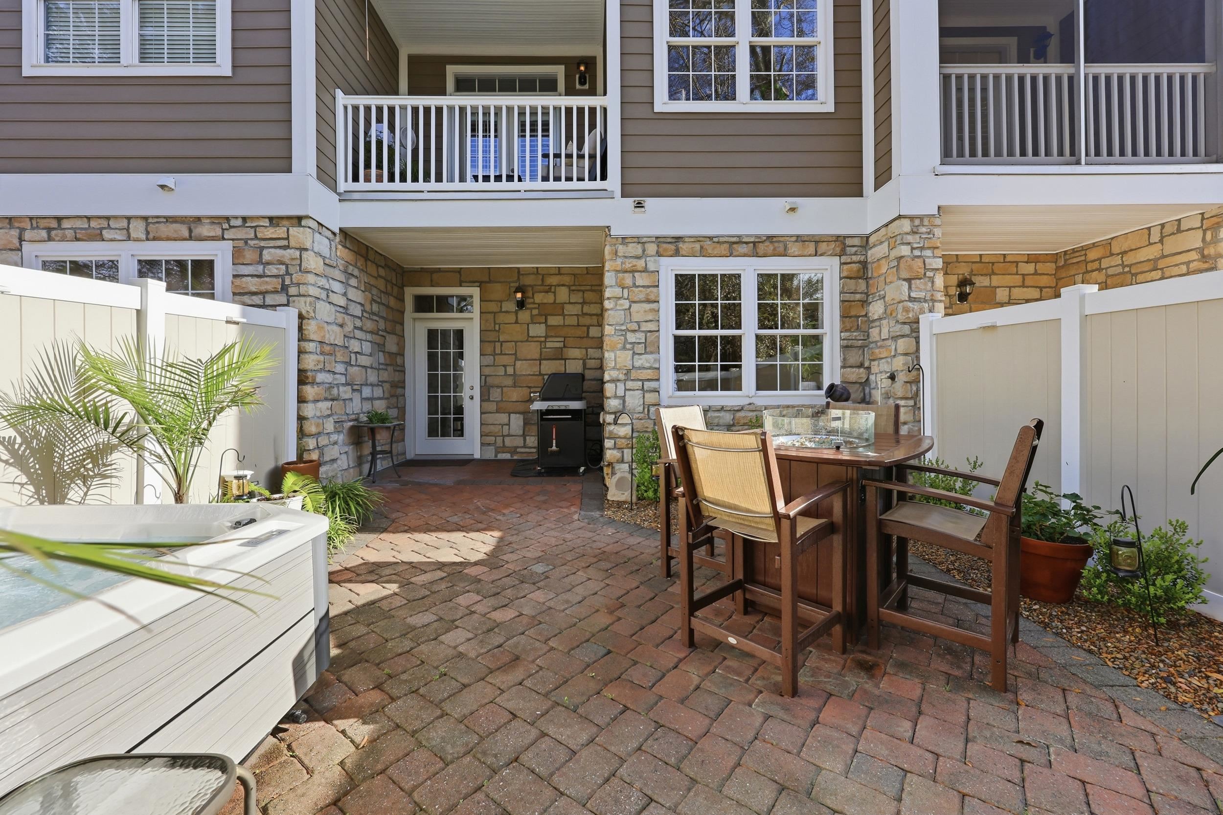 122 Oyster Bay Dr. Property Photo 13