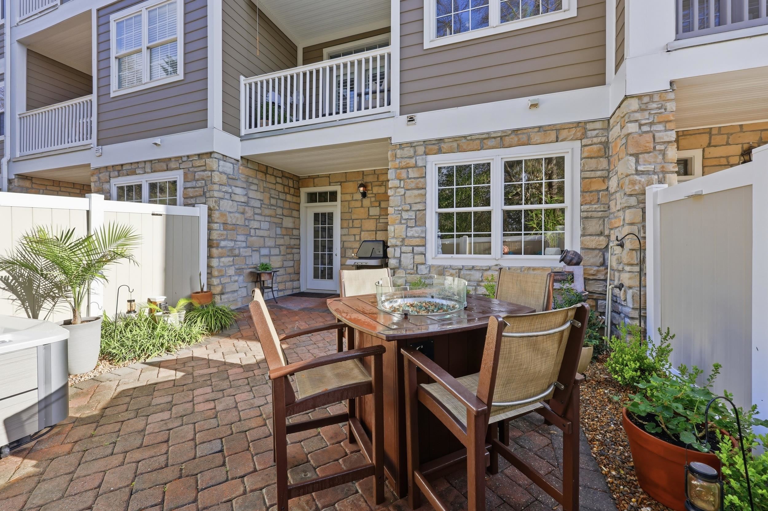 122 Oyster Bay Dr. Property Photo 14