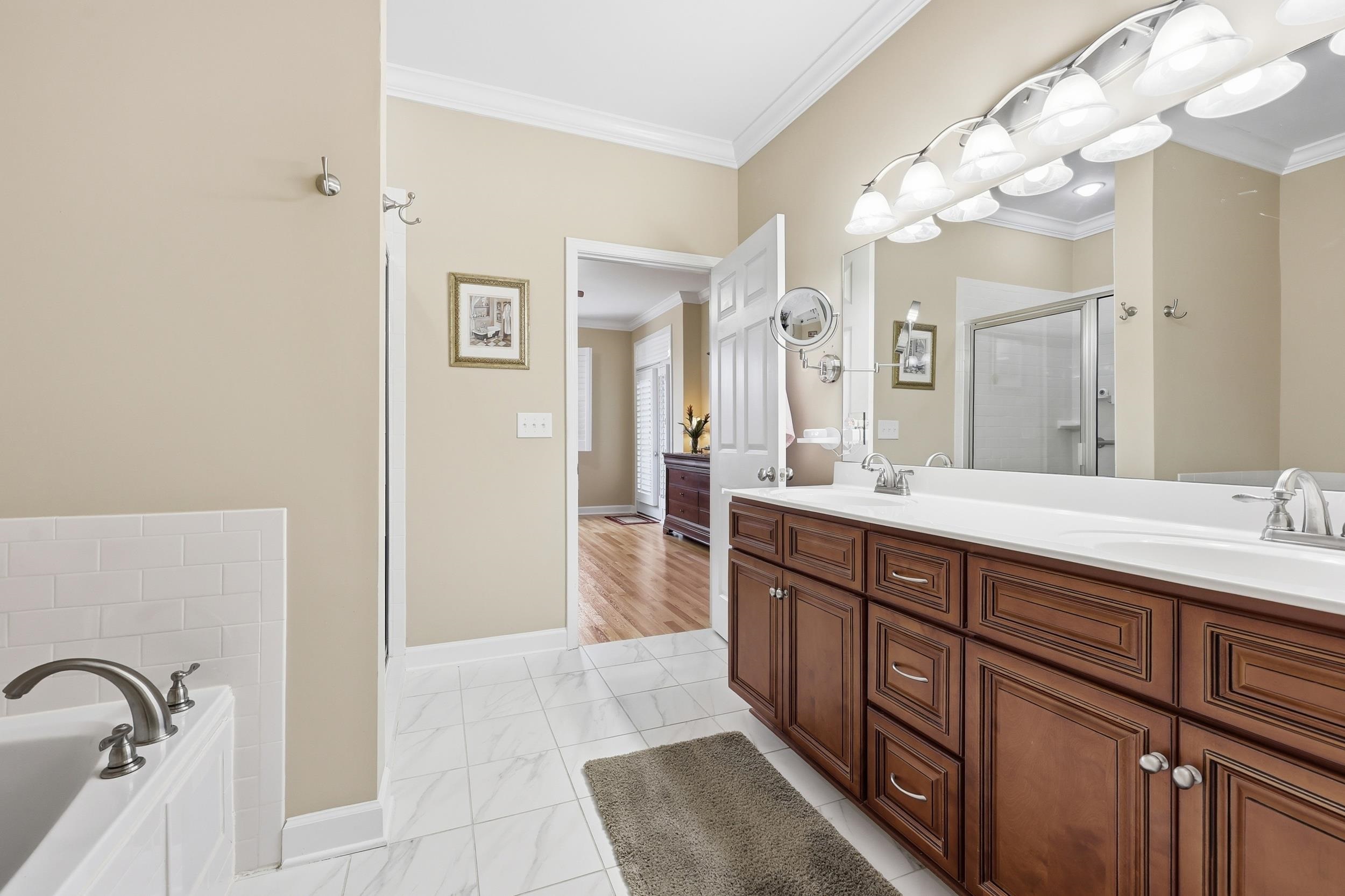 122 Oyster Bay Dr. Property Photo 29