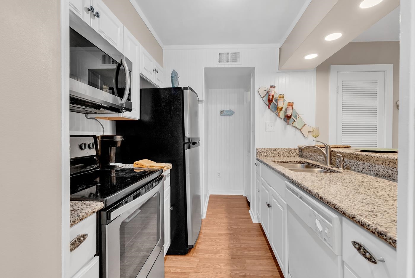 9661 Shore Dr. Property Photo 12