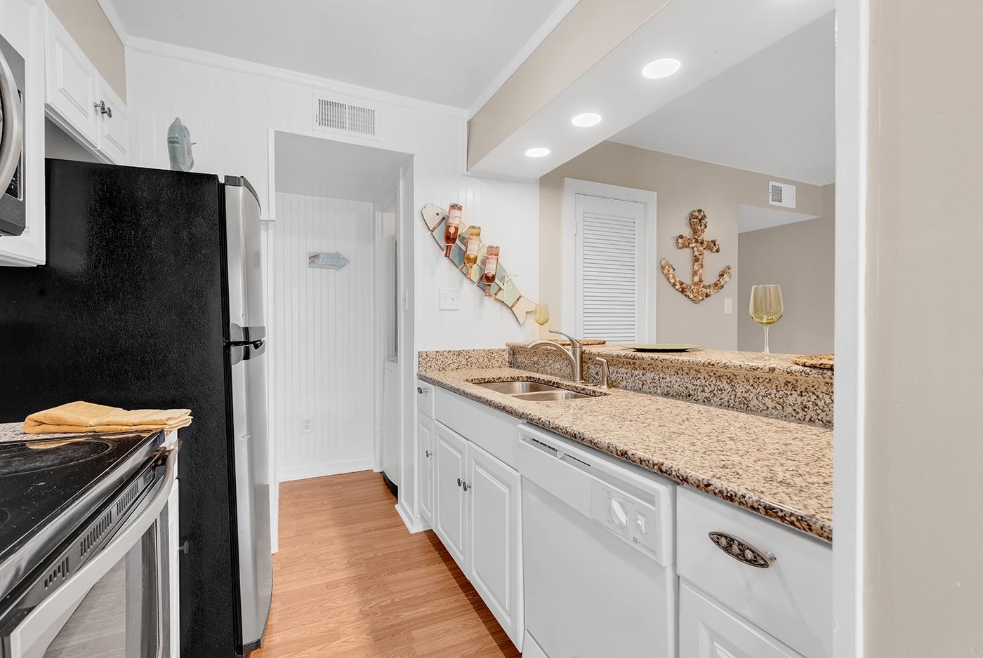 9661 Shore Dr. Property Photo 13