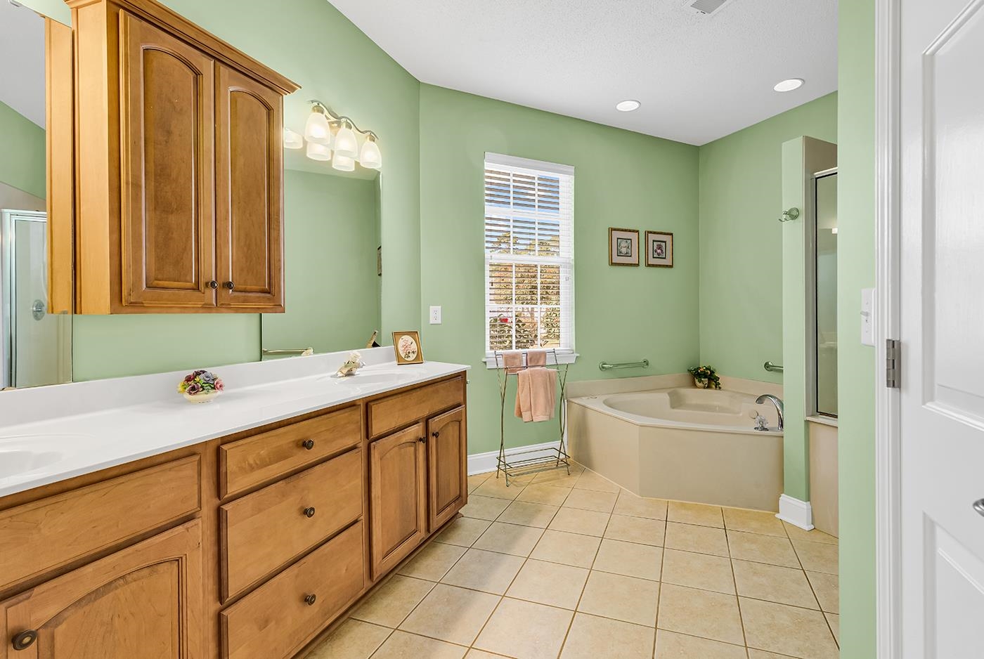606 Trawler Bay Ct. Property Photo 12