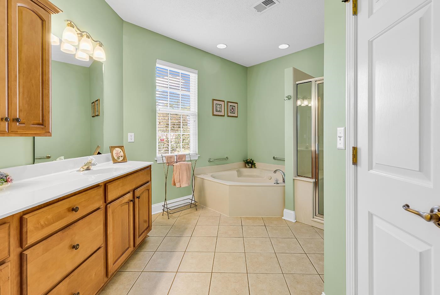 606 Trawler Bay Ct. Property Photo 13