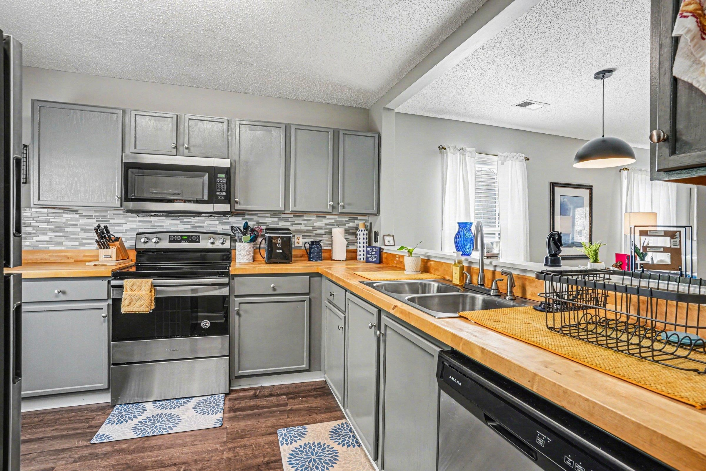 125 Bellegrove Dr. Property Photo 2