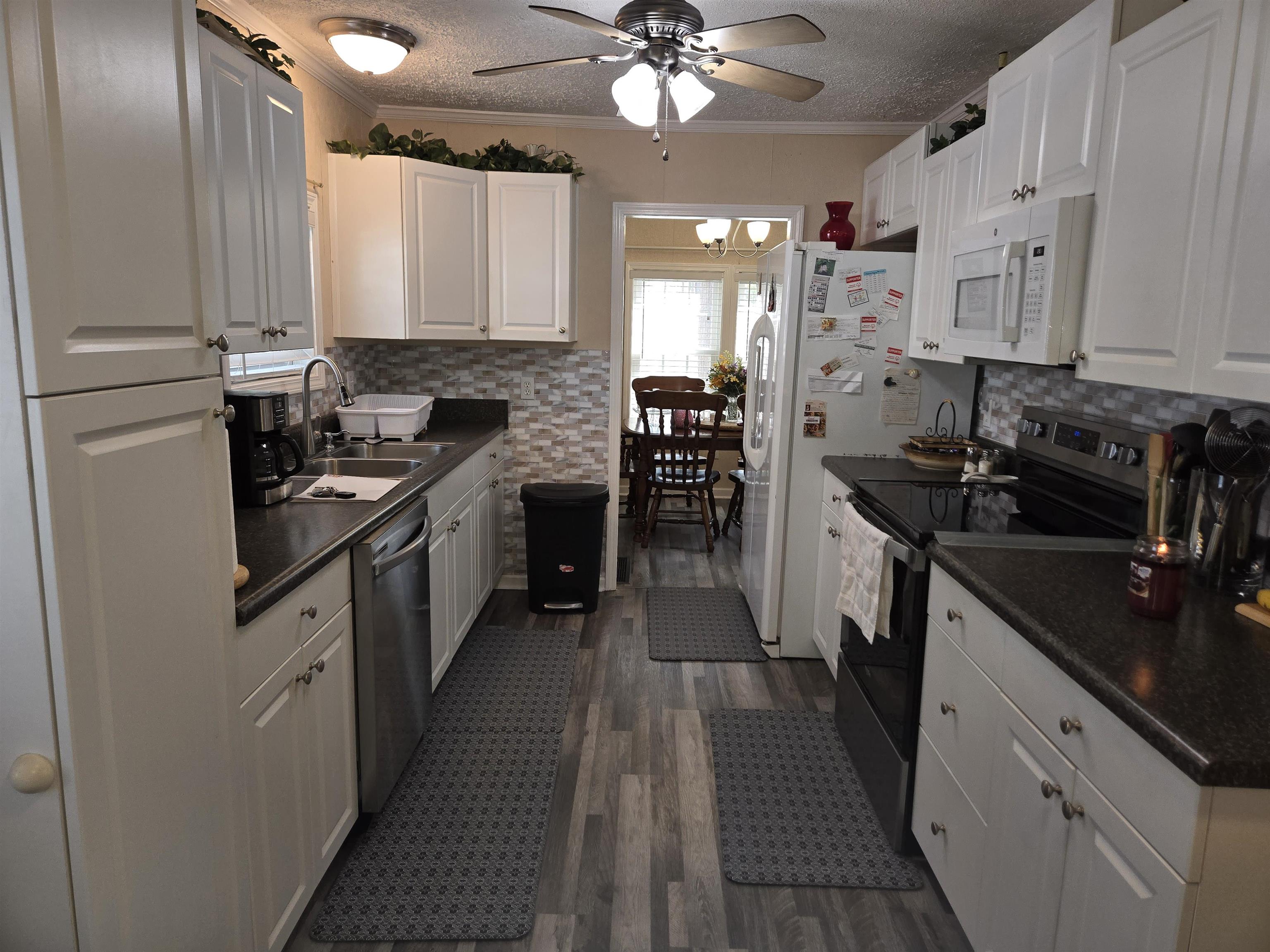 420 Delton Dr. Property Photo 12