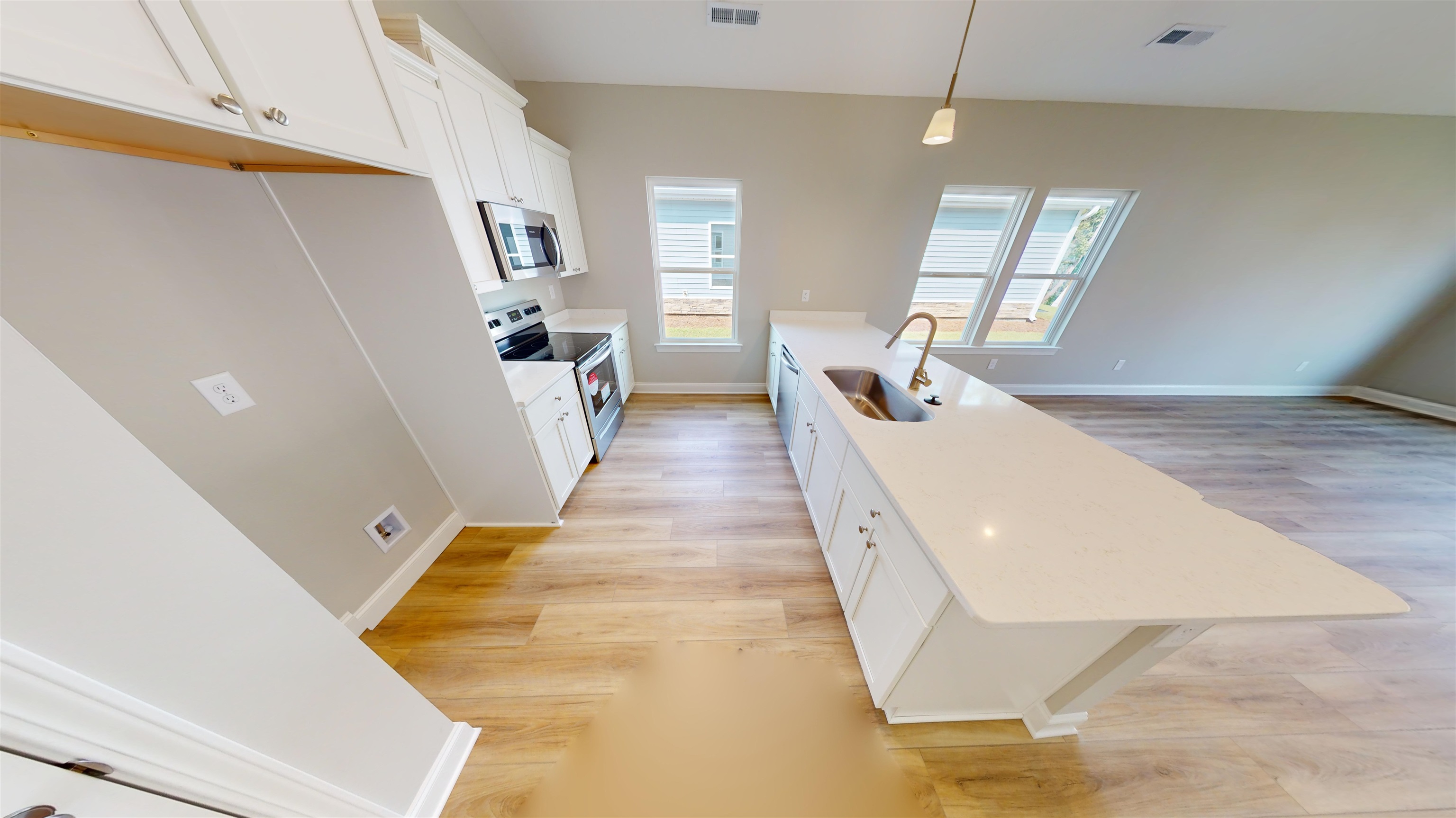 1048 Moen Loop Property Photo 6