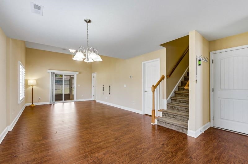 401 Rustic Ct. Property Photo 5