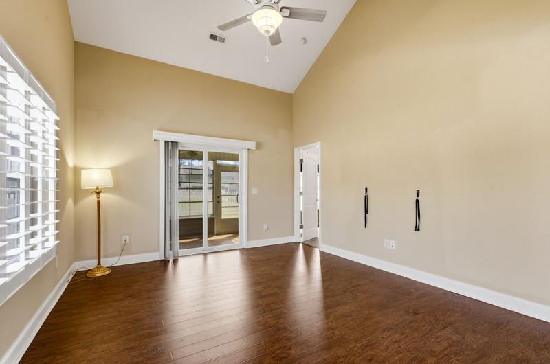 401 Rustic Ct. Property Photo 6