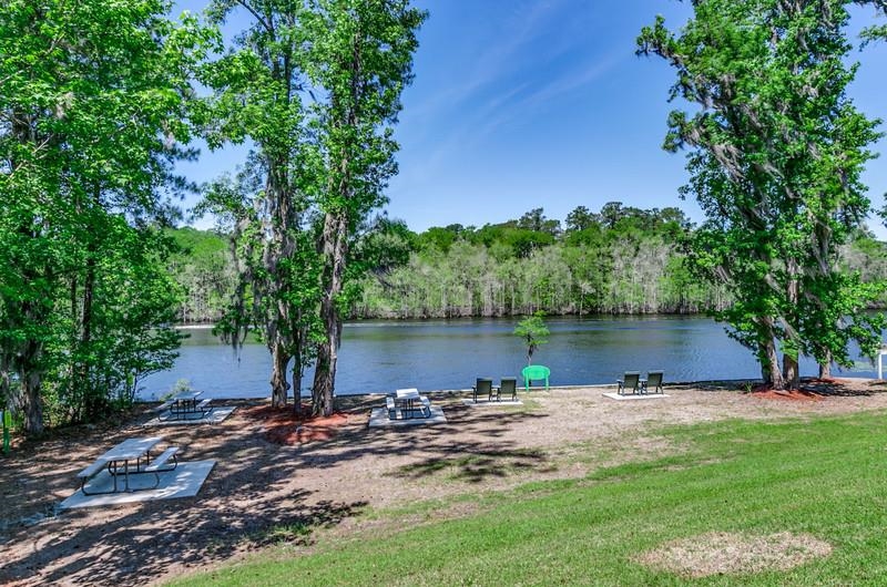 401 Rustic Ct. Property Photo 32