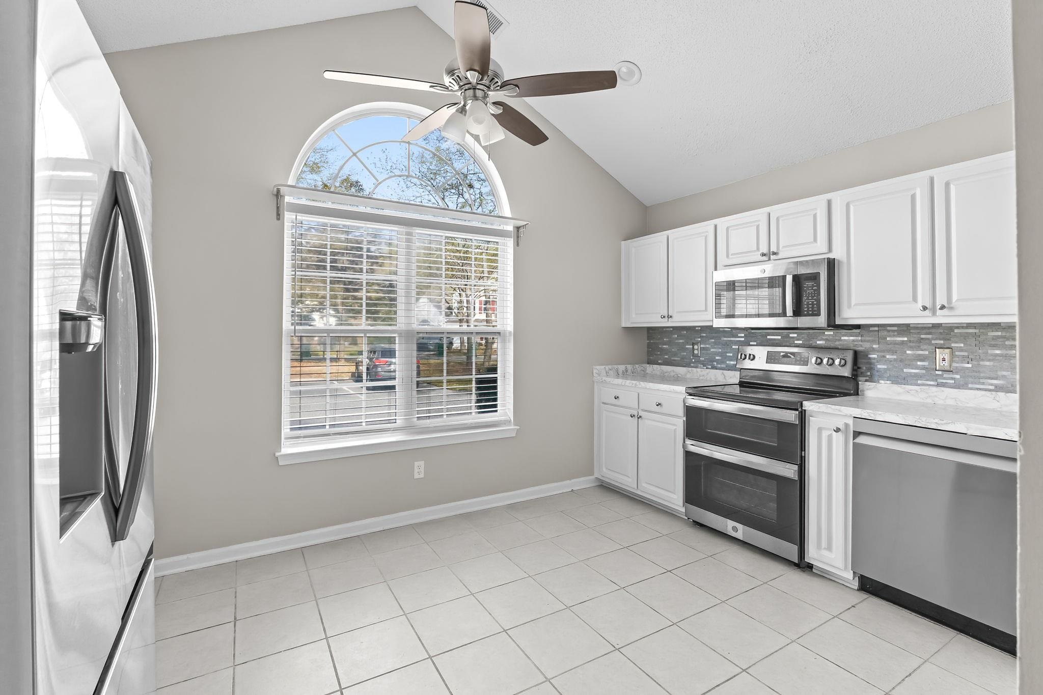 63 Pembroke Ln. Property Photo 13