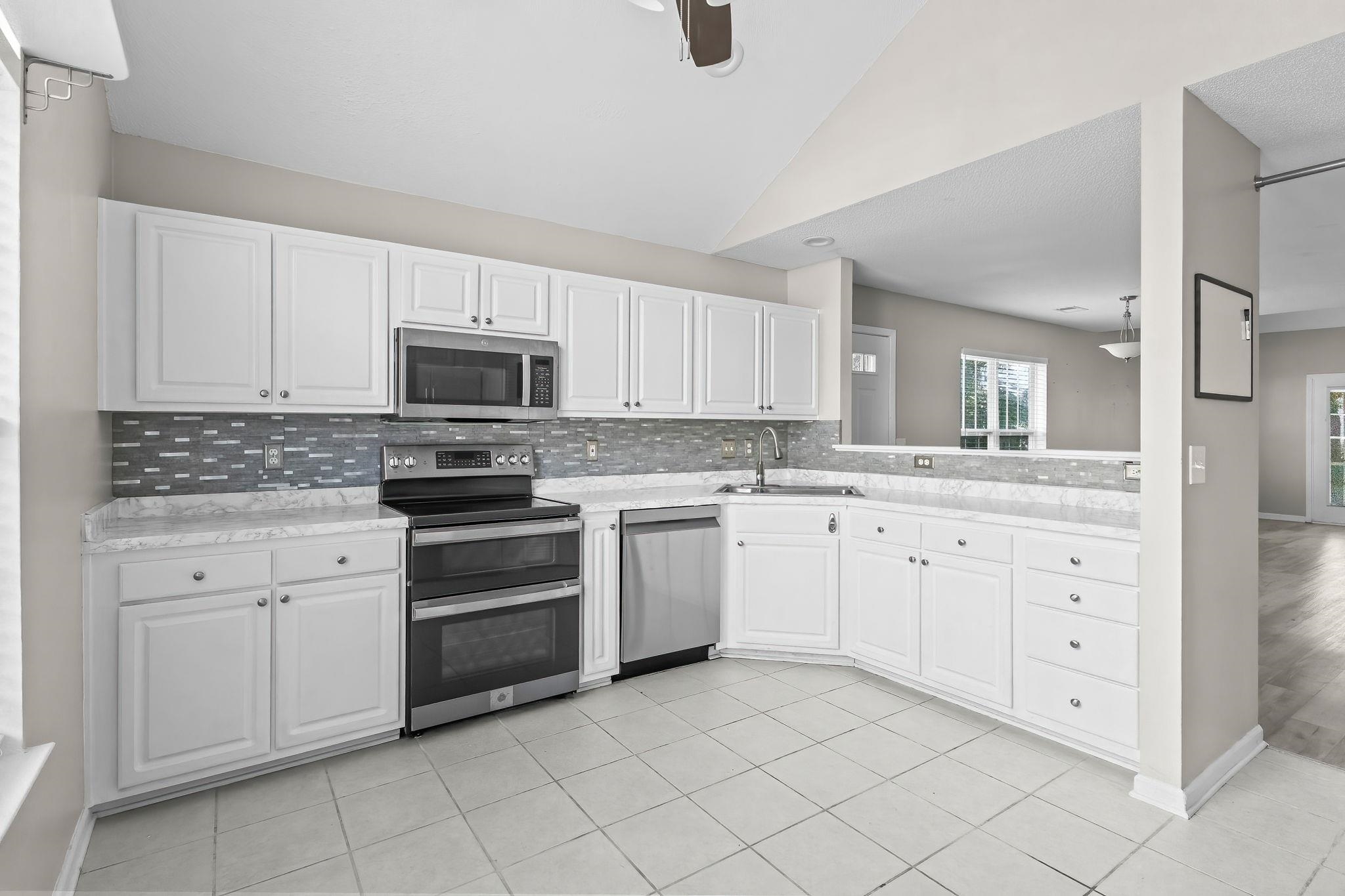 63 Pembroke Ln. Property Photo 14