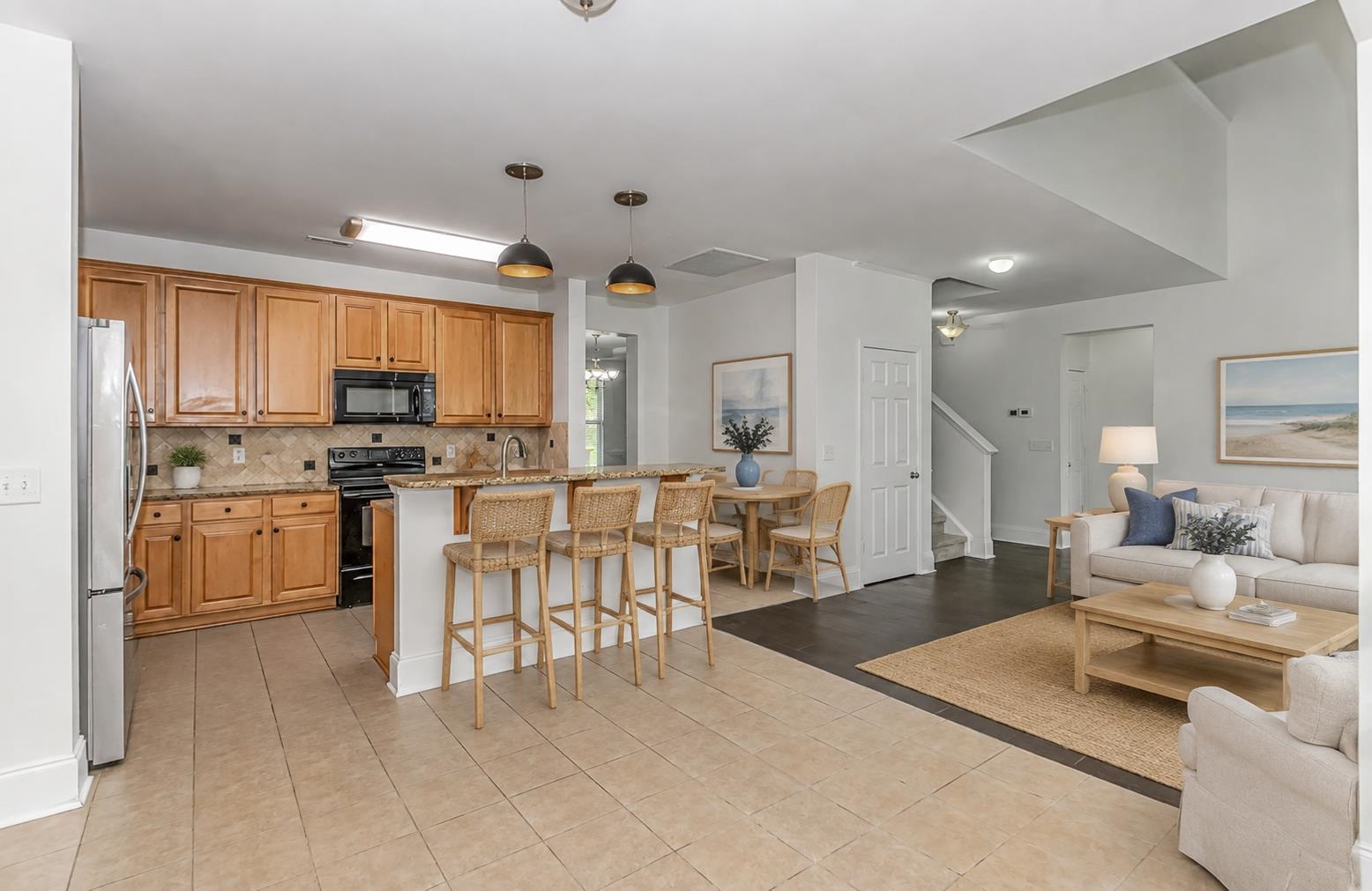 425 Tiburon Dr. Property Photo 8