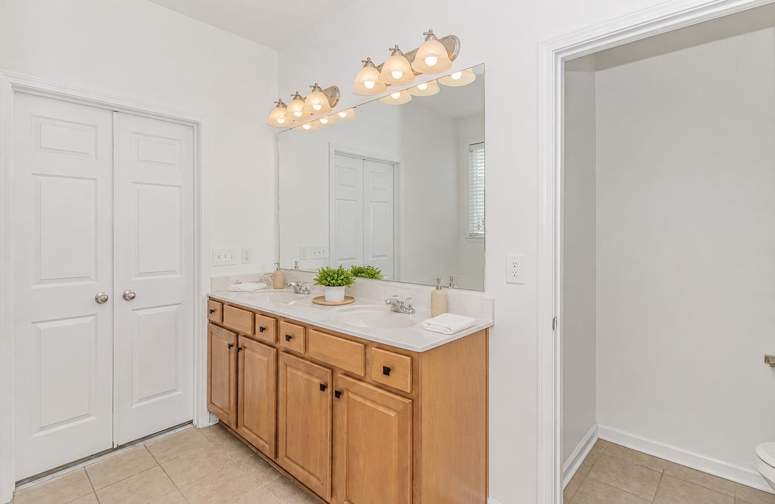 425 Tiburon Dr. Property Photo 17