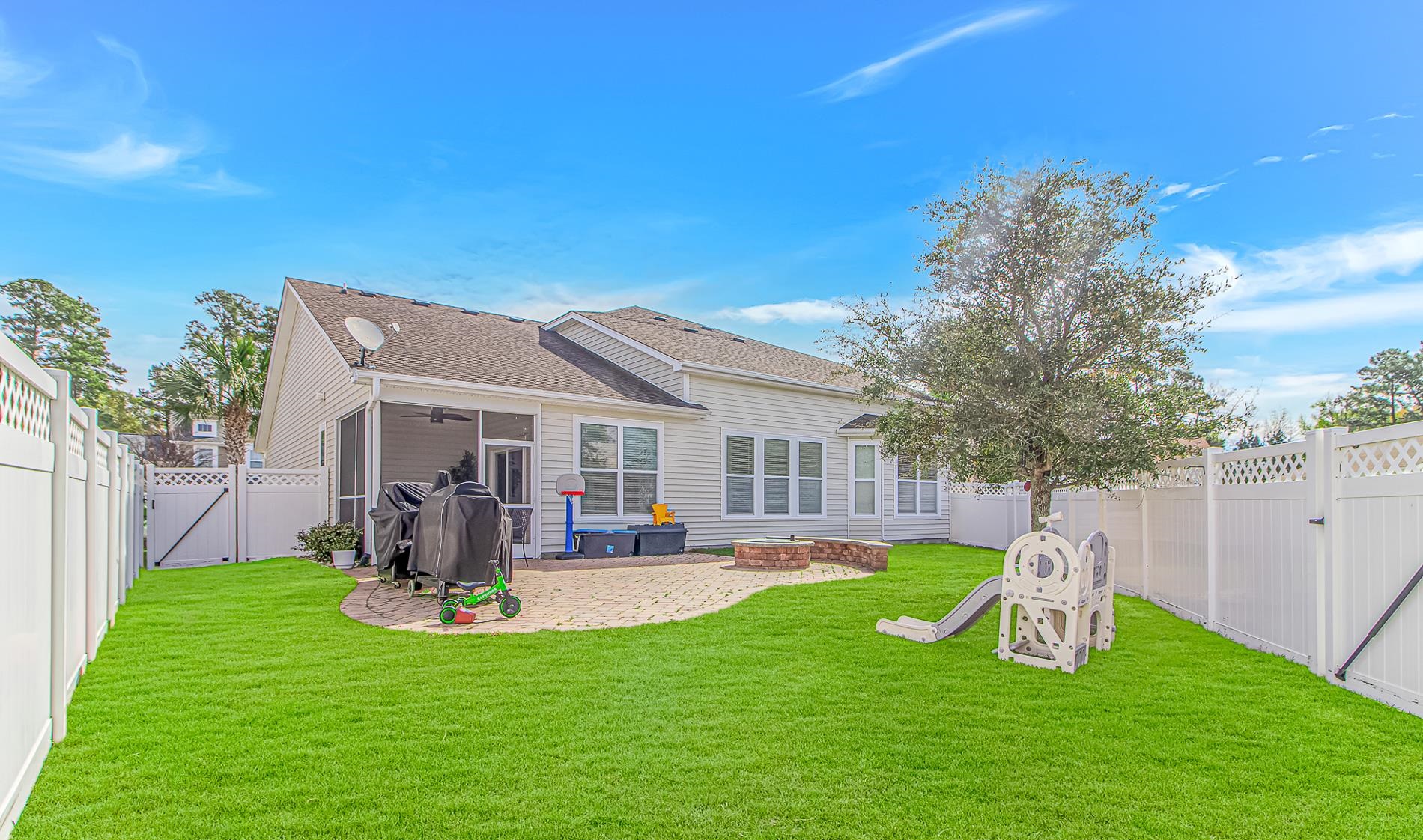 425 Tiburon Dr. Property Photo 32