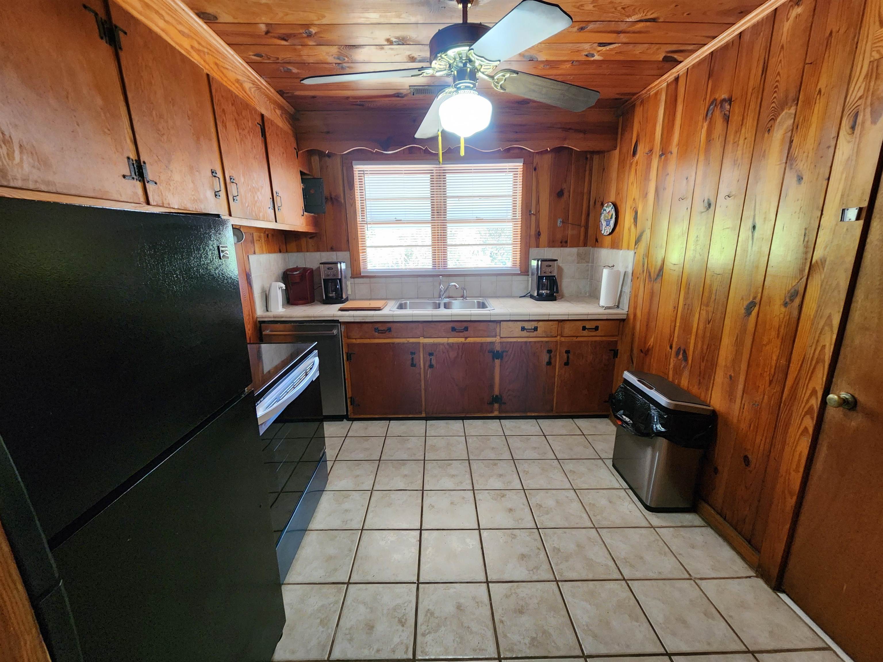 308 Sandcrest Dr. Property Photo 6