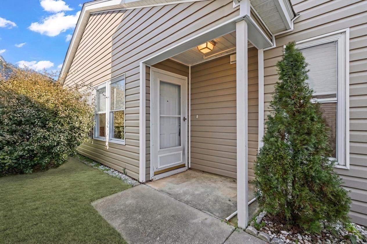 102 Whitehaven Ct. Property Photo 2
