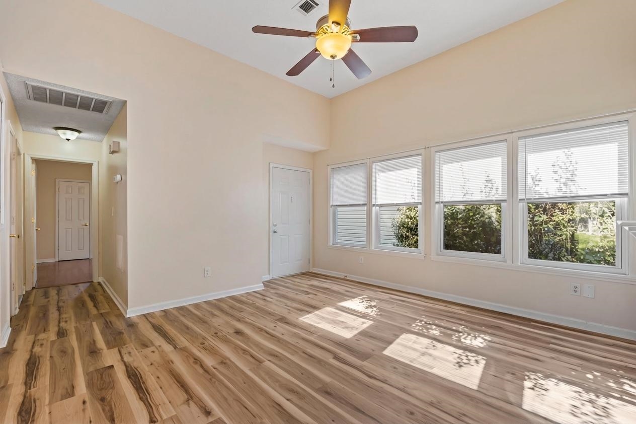 102 Whitehaven Ct. Property Photo 3